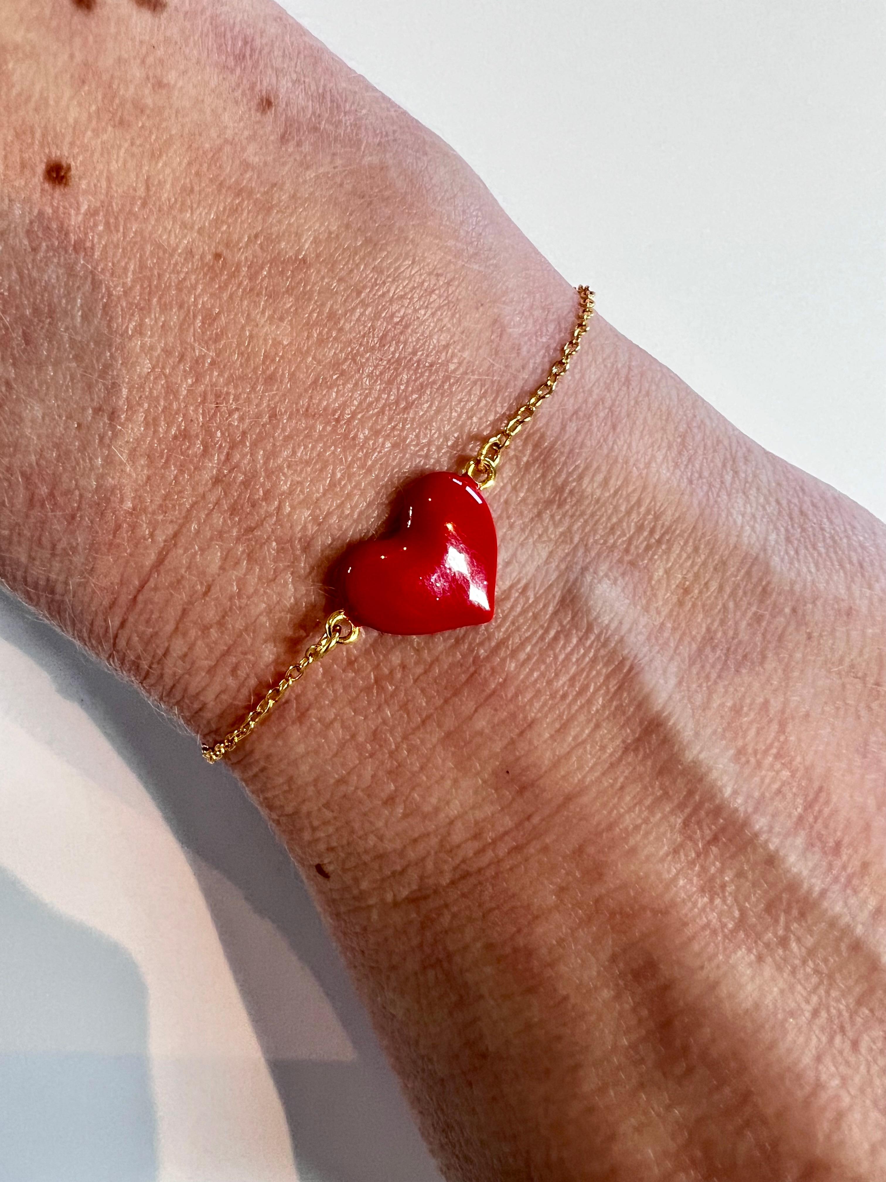 Bracelet en argent 925 plaqué or 18 carats avec cœur en émail rouge 3D fait à la main  en vente 2