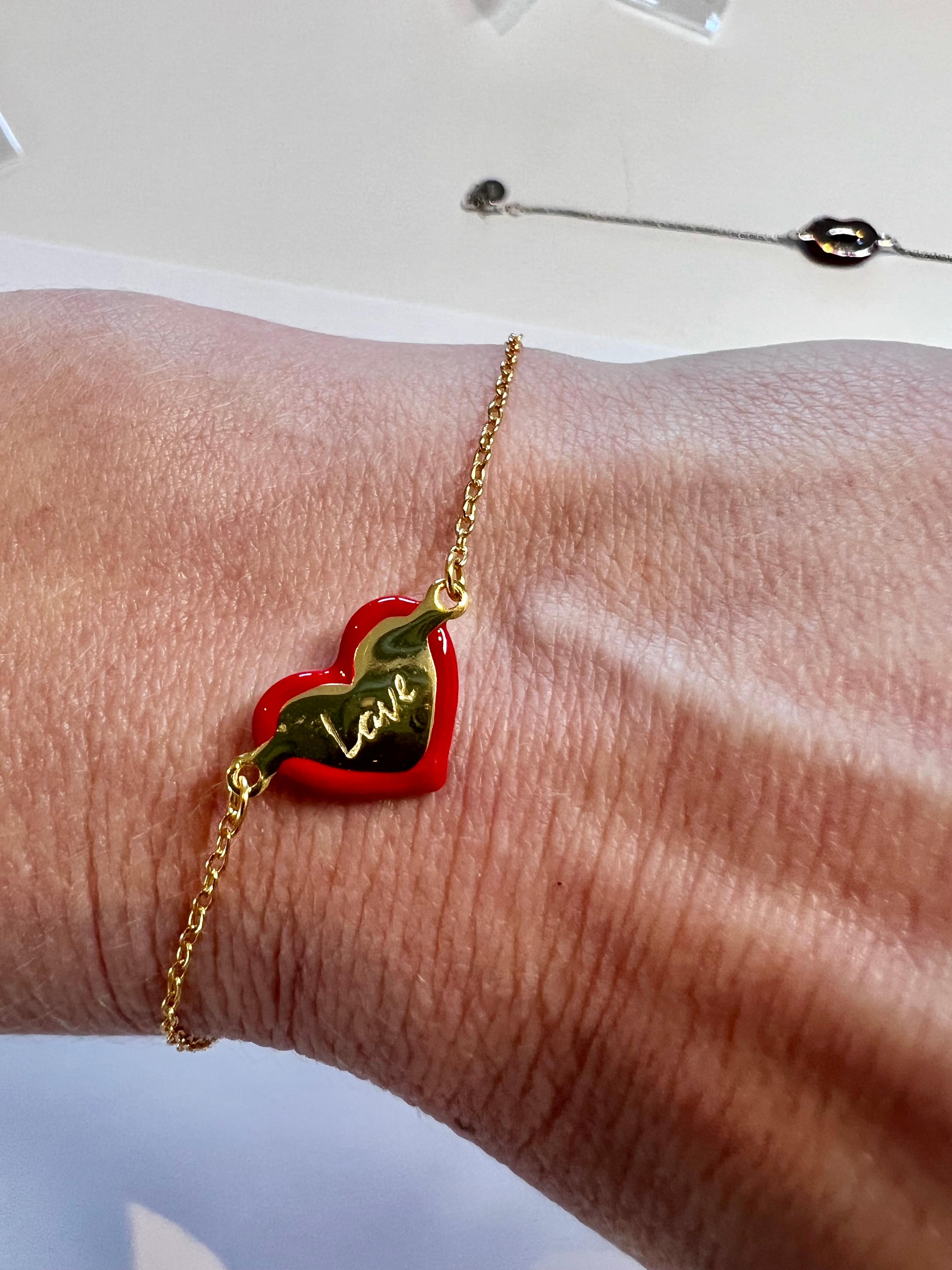 Bracelet en argent 925 plaqué or 18 carats avec cœur en émail rouge 3D fait à la main  en vente 3