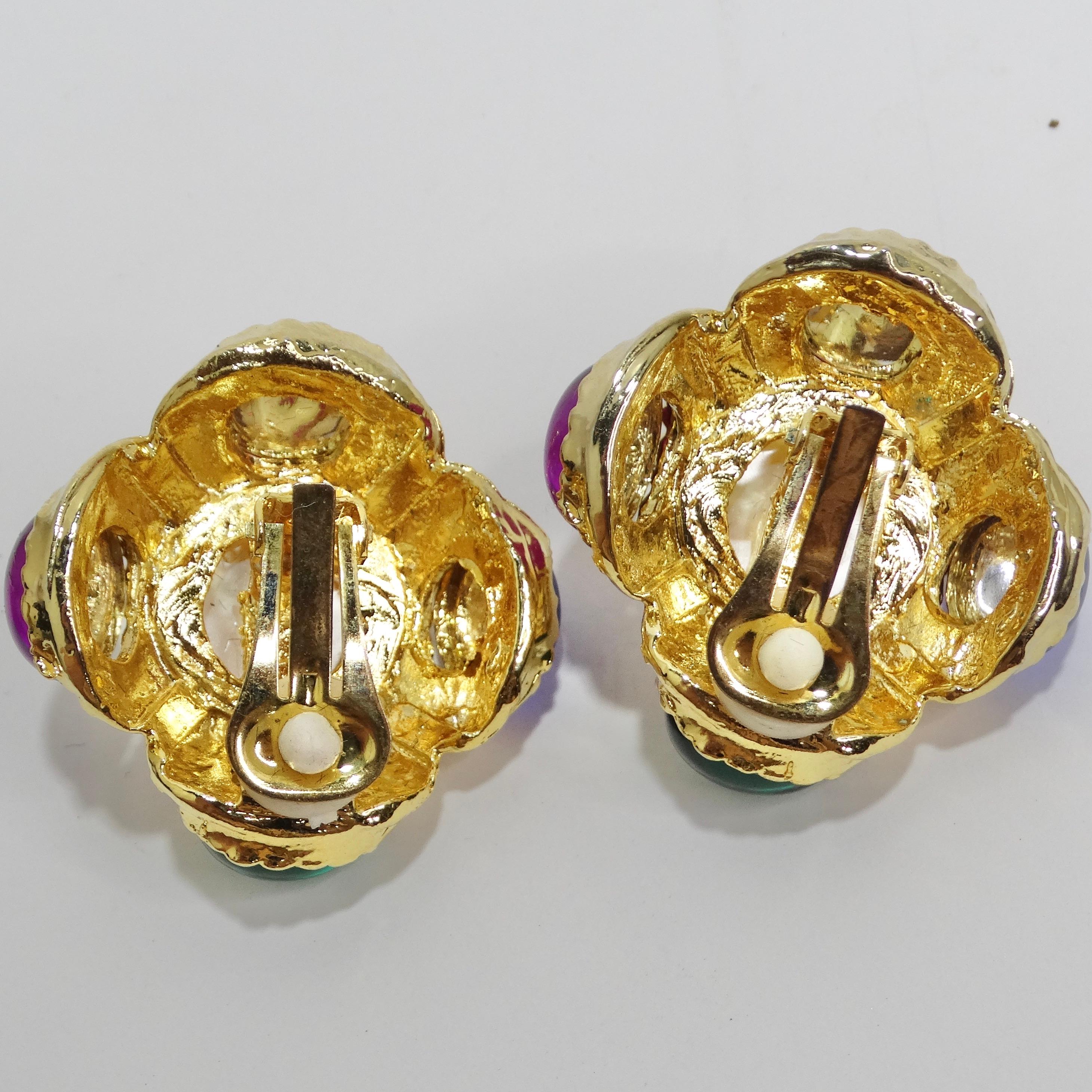  Boucles d'oreilles à clip en plaqué or 18 carats, inspirées par Bulgari et datant des années 1980, composées de plusieurs pierres. Unisexe 