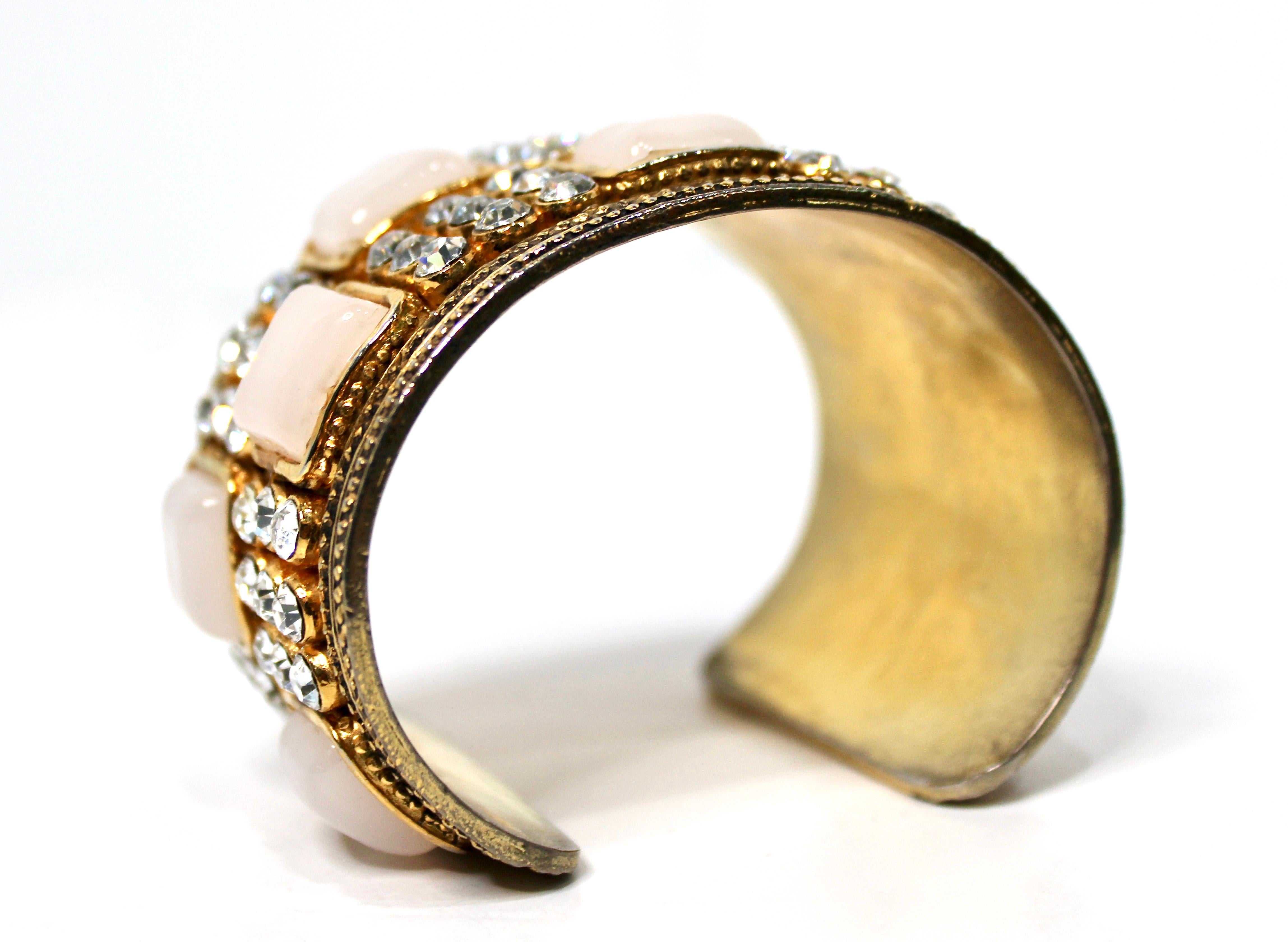 Chanel Pulsera de fantasía con piedras y cristales chapados en oro de 18k en venta 3
