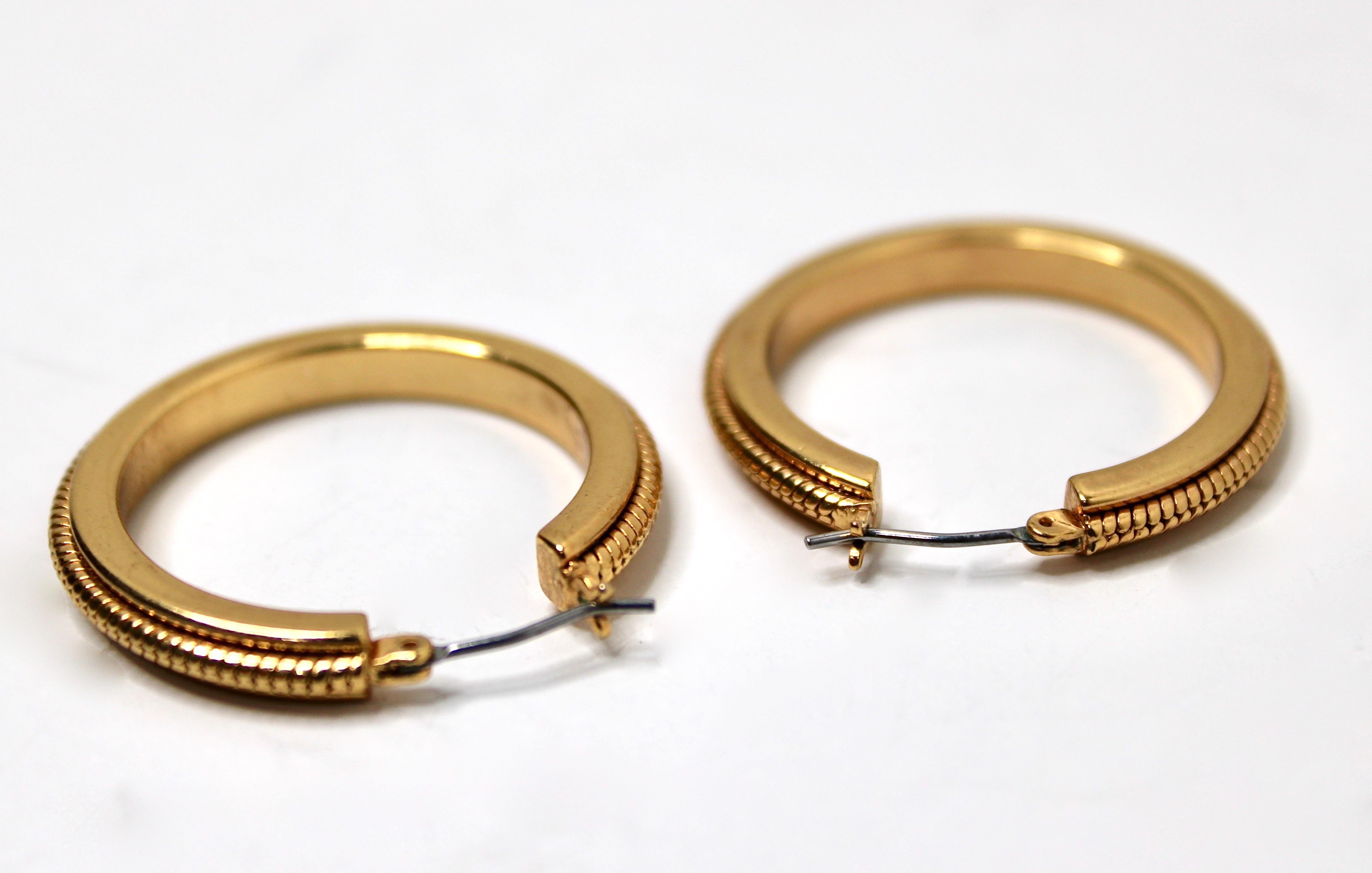 da uomo o donna Orecchini a cerchio placcati in oro 18k, circa anni '70 in vendita