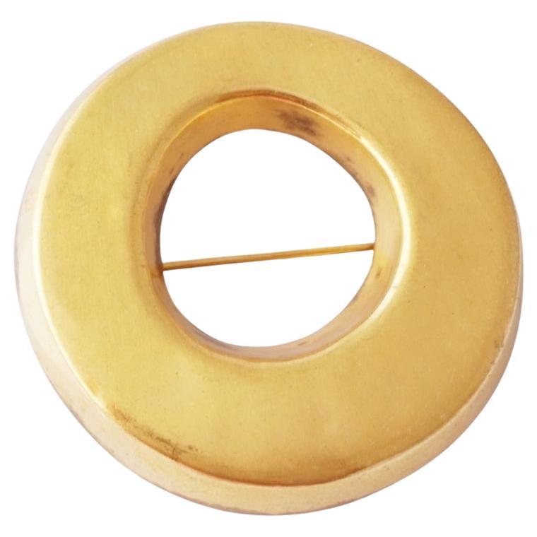 Broche cercle moderniste en plaqué or 18k par Steve Vaubel, années 1980
