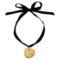 18K Gold Plated Rosette Pendant Velvet Ribbon Necklace