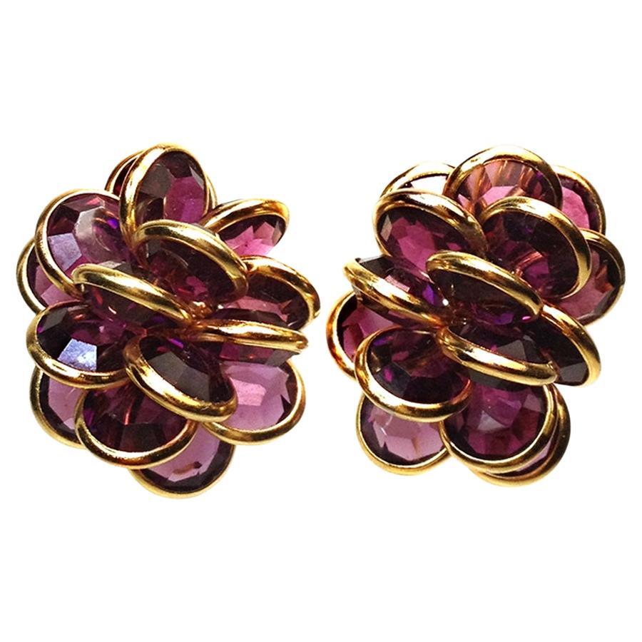18 Karat vergoldete Swarovski lila Kristall-Cluster-Ohrringe (Regency) im Angebot