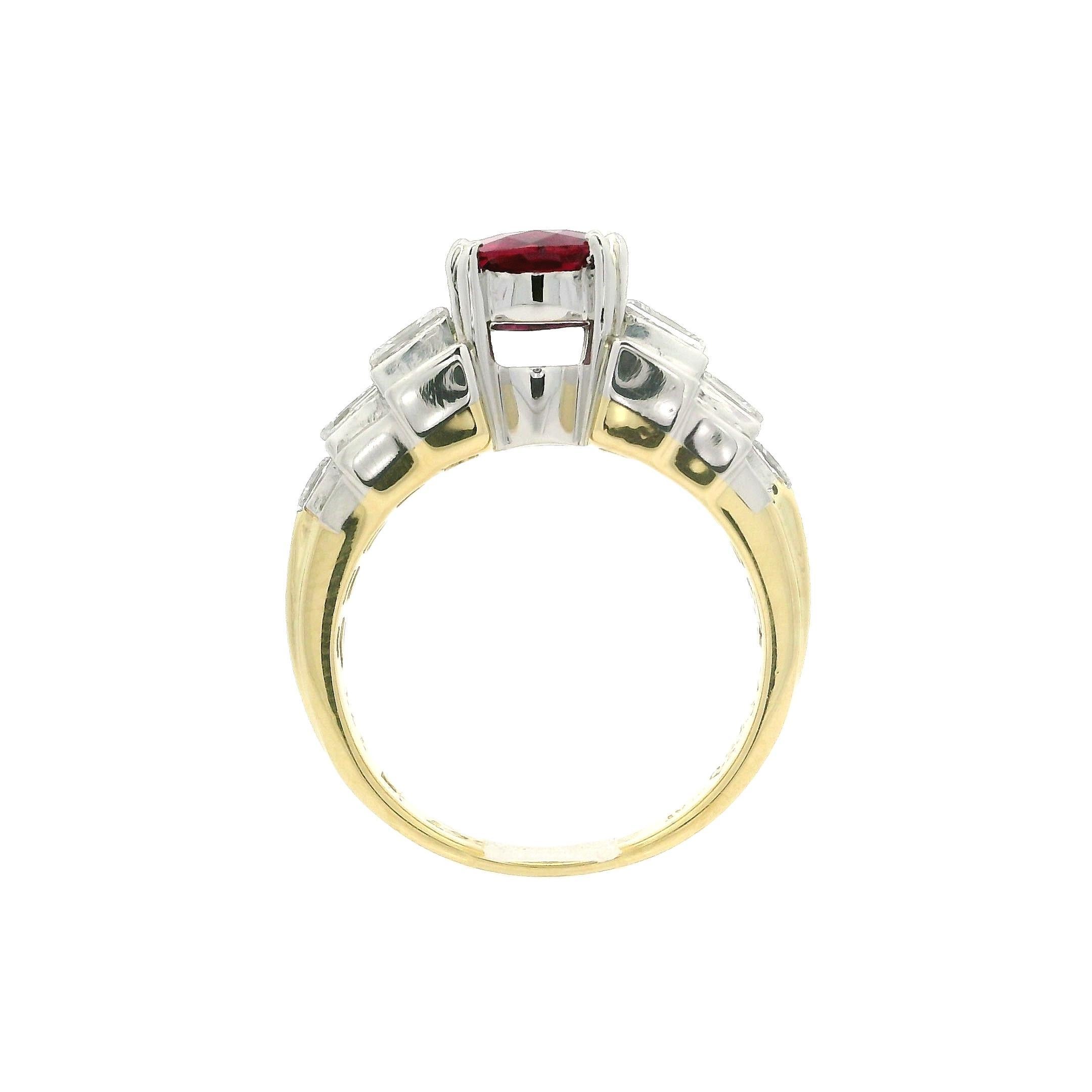 Anillo de oro de 18 quilates y platino AIGS de 2,74 quilates de rubíes y diamantes de lados graduados sin calor Corte oval