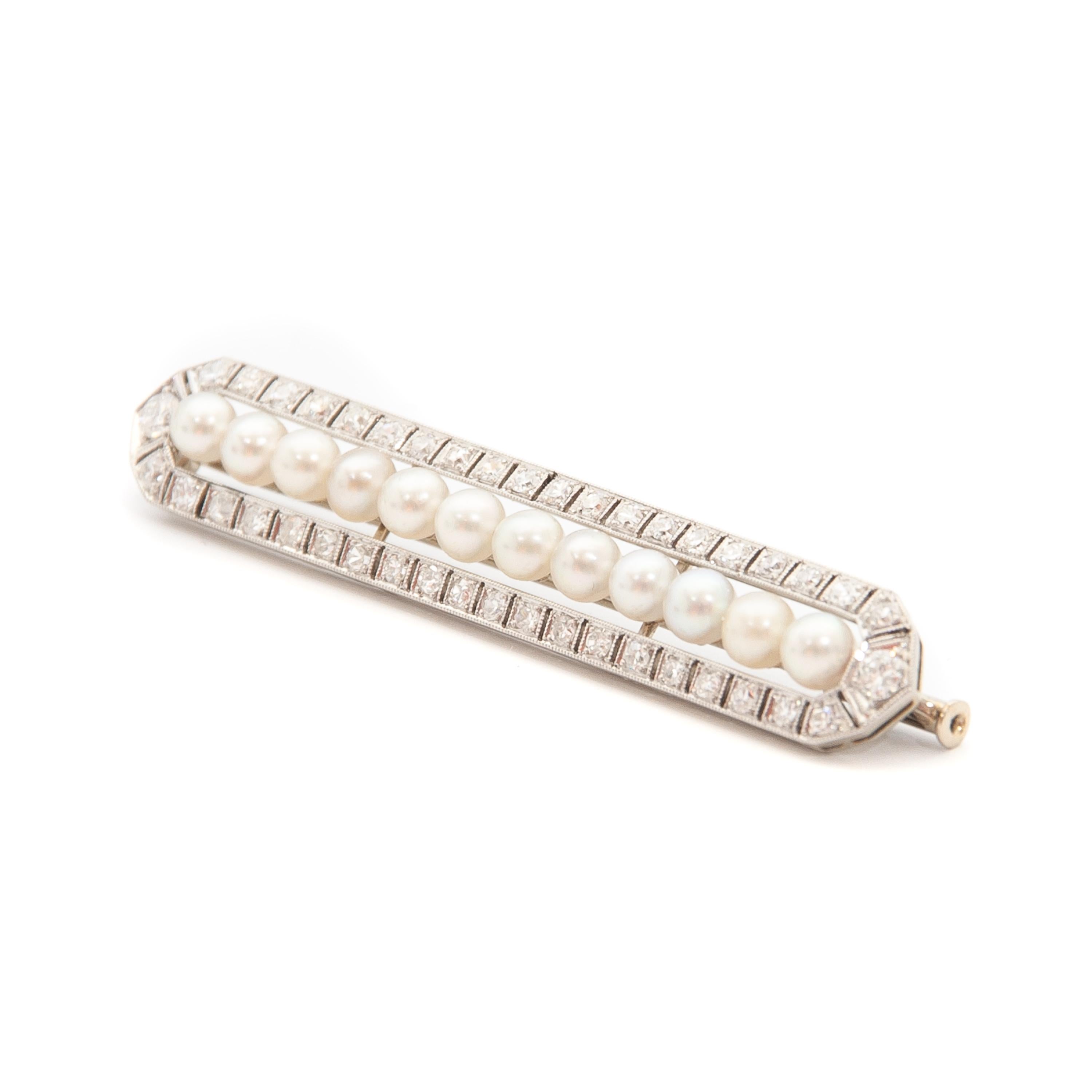 Round Cut Art Deco 1930's Diamond Pearl 18 Karat Gold Platinum Brooch