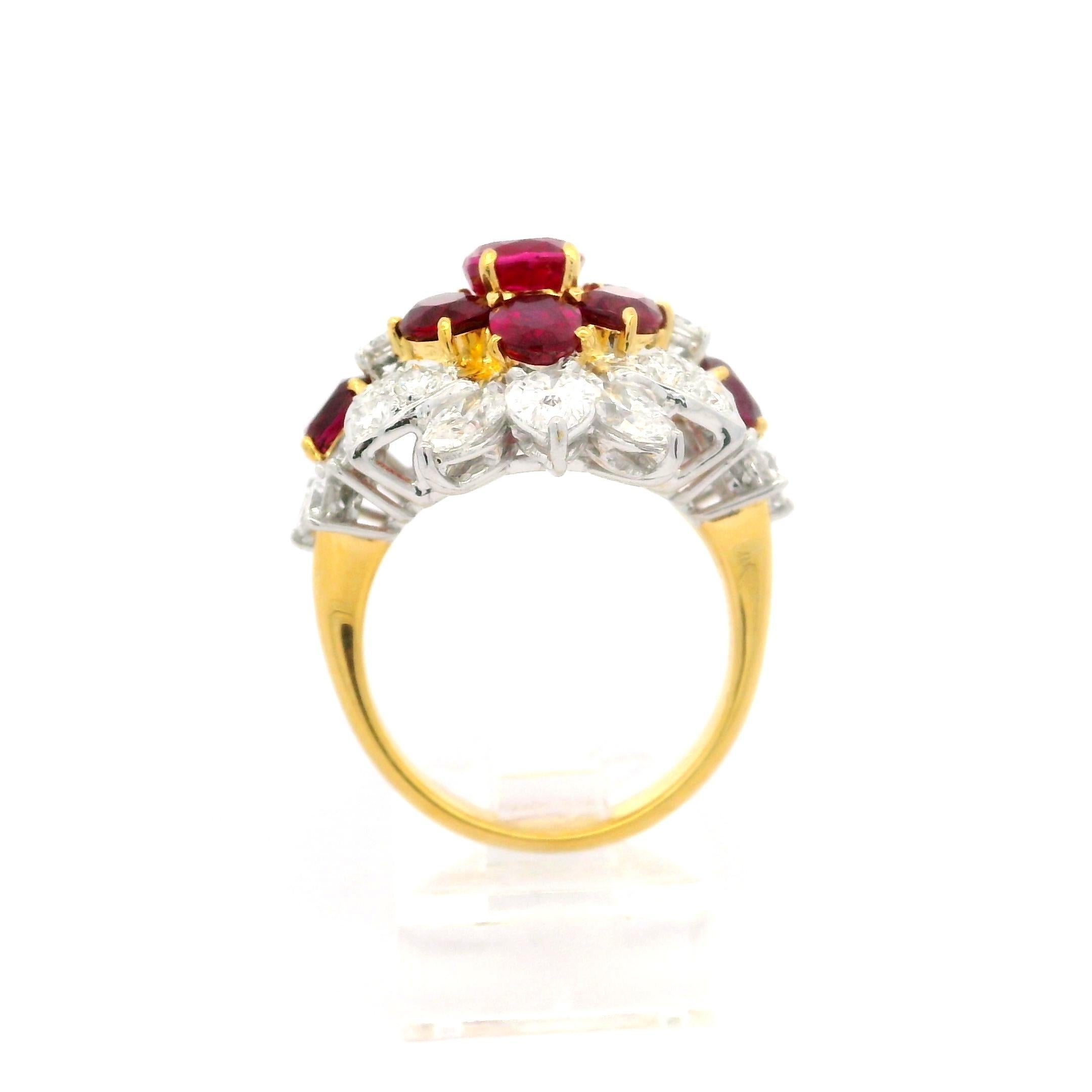 Anillo en racimo de oro de 18 quilates, platino y GIA de 7,18 quilates de rubí rojo vivo de Birmania y diamantes Corte oval en venta