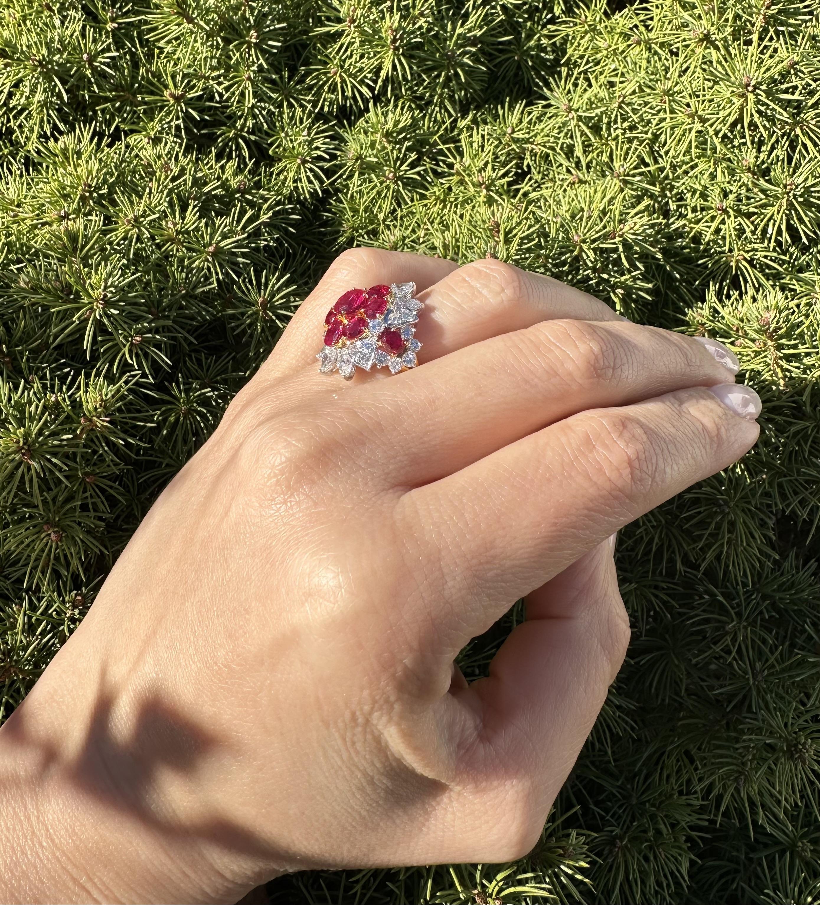 Anillo en racimo de oro de 18 quilates, platino y GIA de 7,18 quilates de rubí rojo vivo de Birmania y diamantes en venta 1