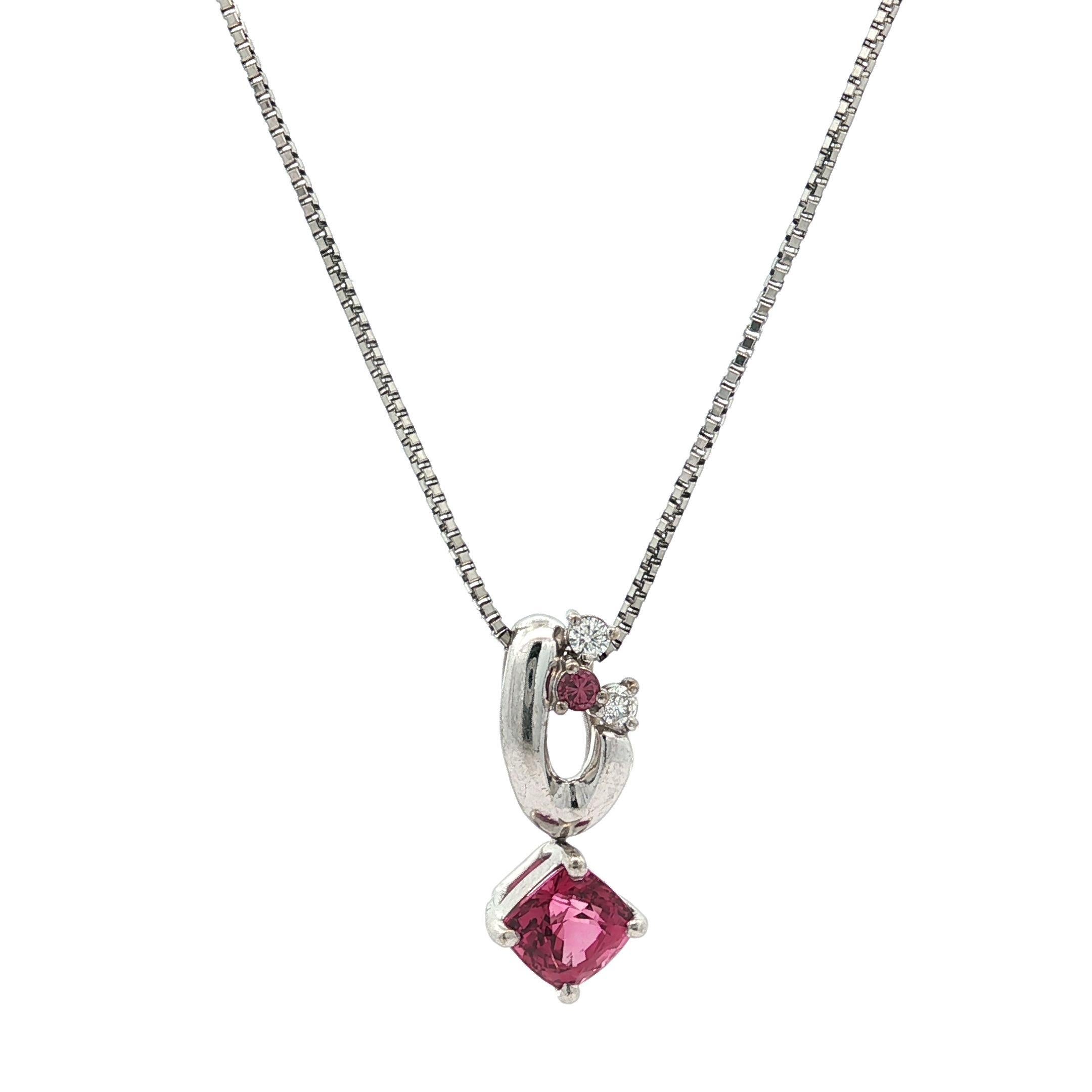 Collana con catena regolabile in oro 18 carati e platino con diamante e spinello rosa In condizioni ottime in vendita a Montclair, NJ