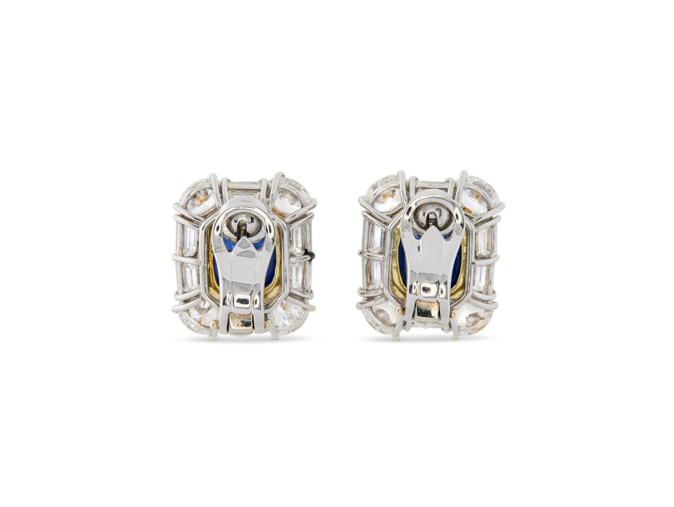 Boucles d'oreilles en or 18k, platine, saphir, diamant

Détails :
Chaque pièce est centrée sur un saphir cabochon en forme de pain de sucre pesant environ 9,00 cts, encadré par des diamants de taille baguette et ovale pesant environ 3,20 tcw ;
Poids