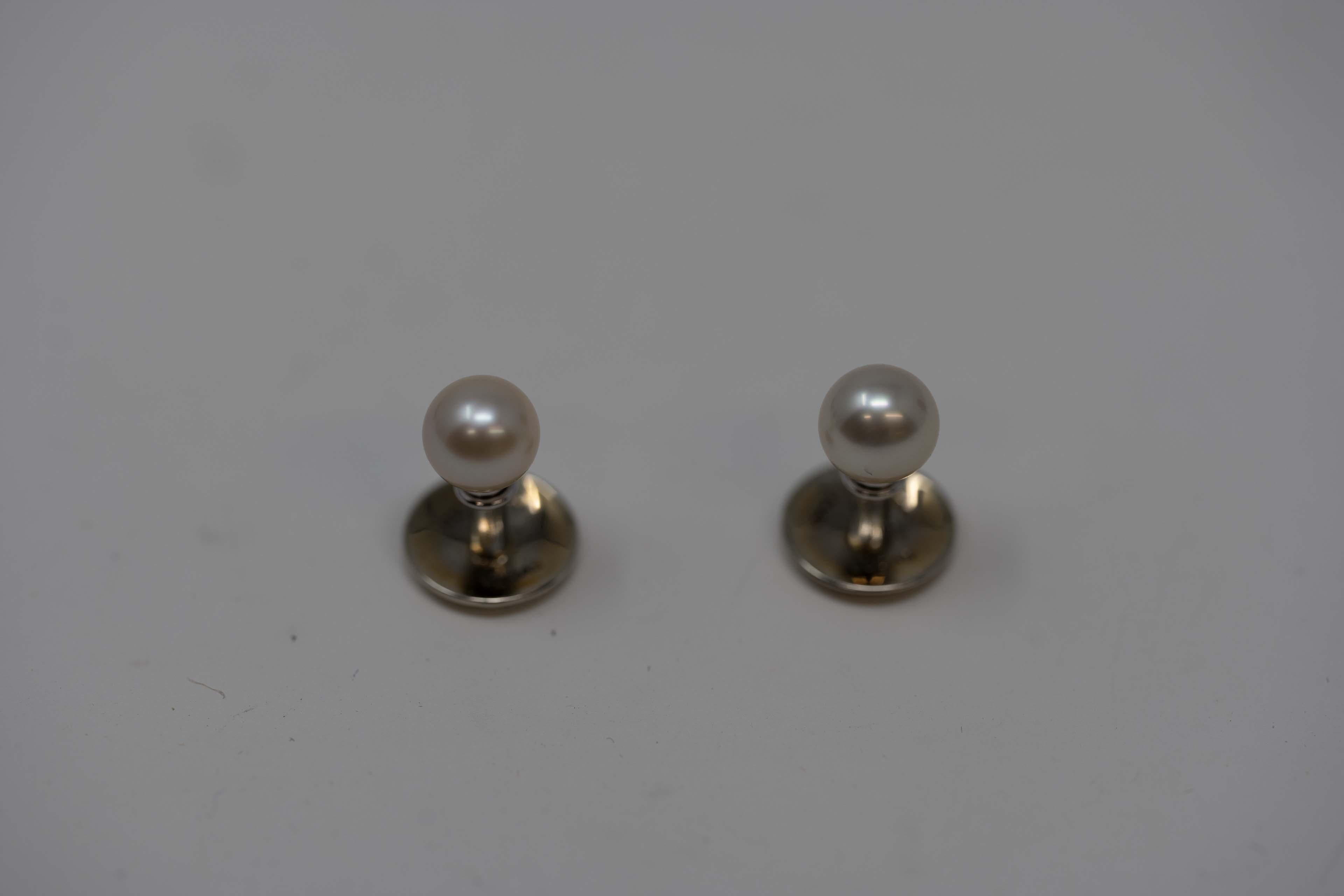Round Cut 18k Gold & Platinum Studs Pearl Earrings by Gabriel Lucas, Montreal For Sale