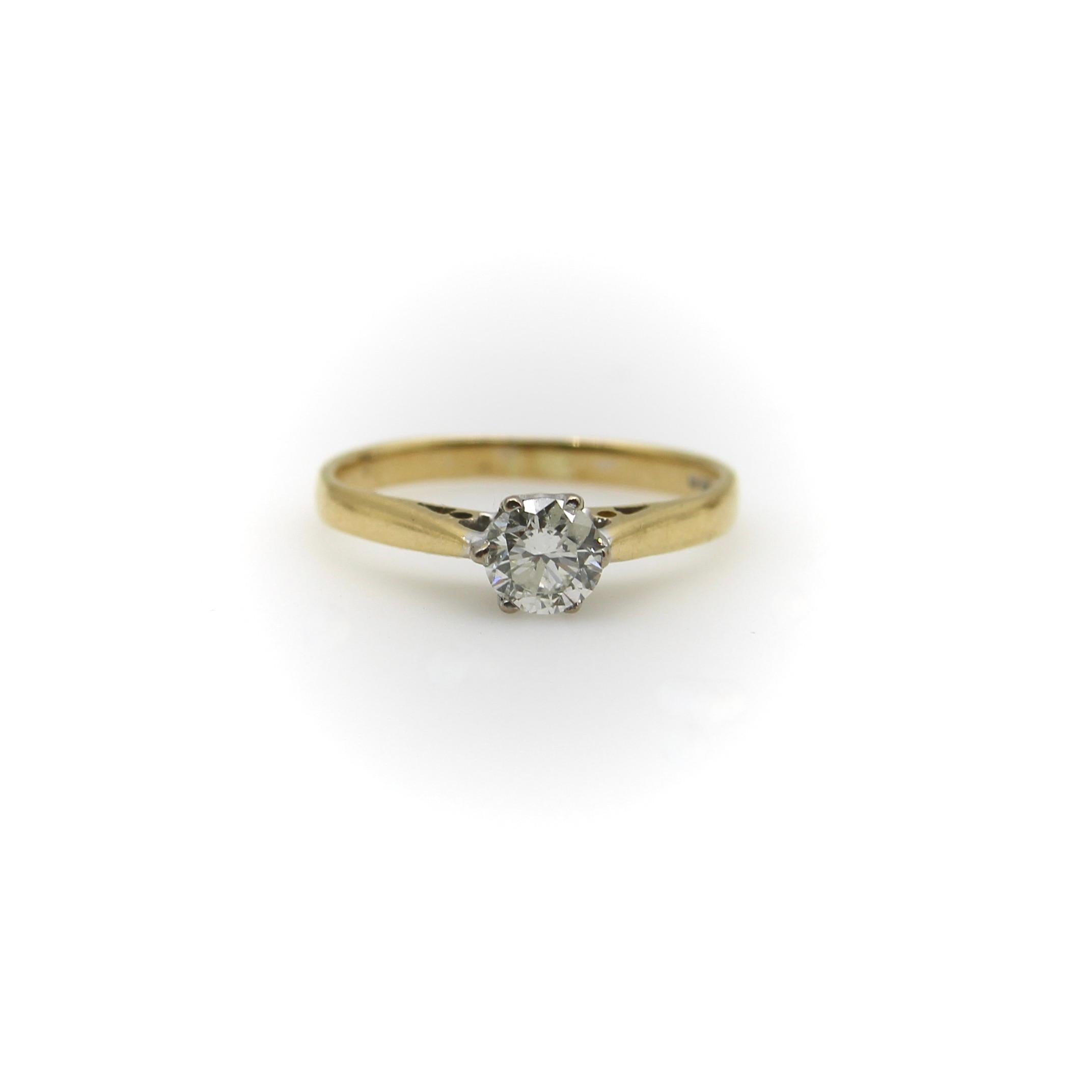 A lovely vintage solitaire diamond ring in a classic setting. The diamond is raised on a six prong platinum setting and has a minimal carriage so it can let a lot of light through and exhibit the most reflective qualities of the diamond. The diamond