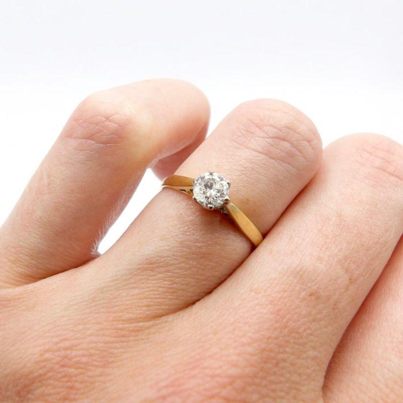 18K Gold & Platinum Vintage Solitaire Diamond Ring For Sale 2