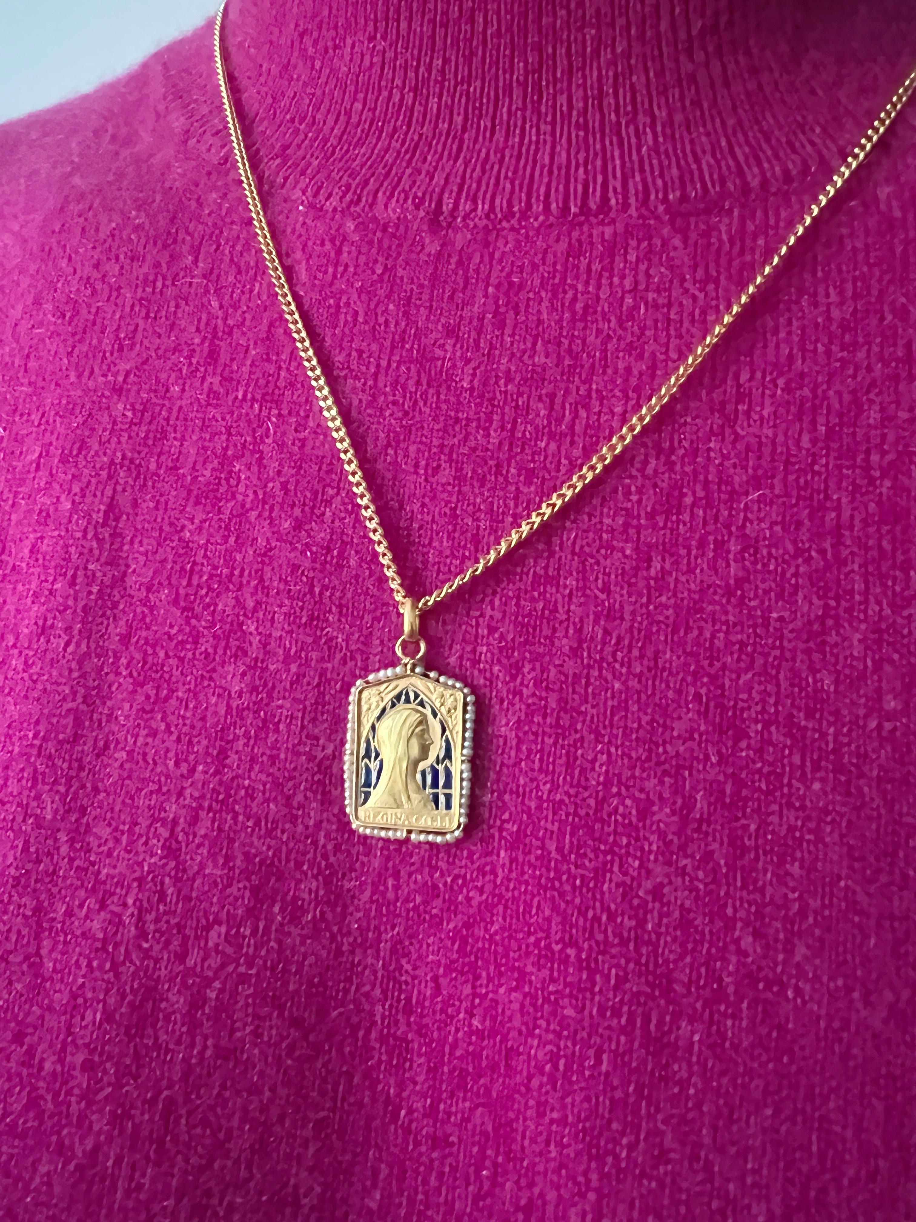 18K gold plique à jour enamel natural pearl Virgin Mary medal pendant In Good Condition In Versailles, FR