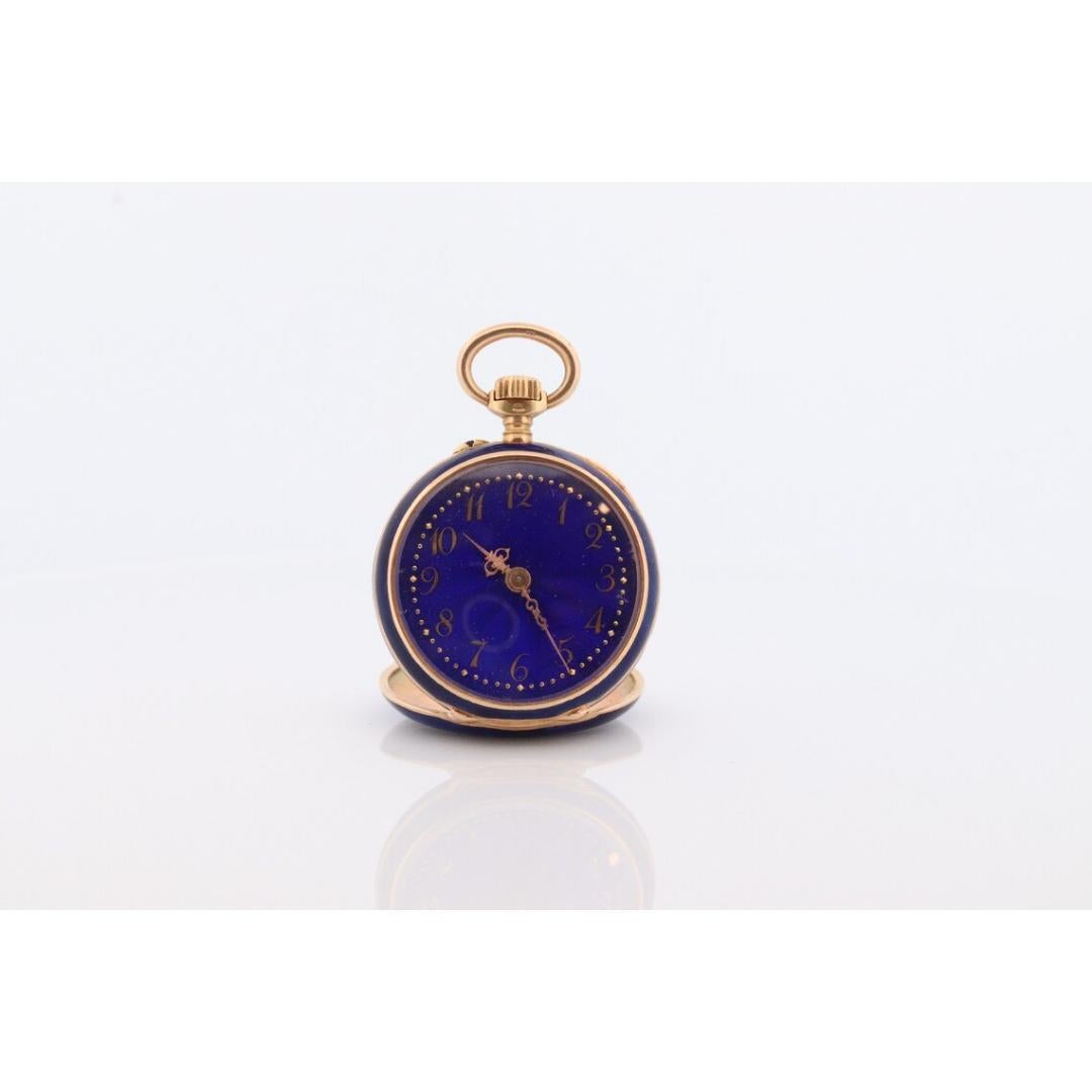 Femenino o masculino Reloj de bolsillo de oro de 18 quilates. Esmalte azul antiguo con diamantes talla rosa. Flor de Lis