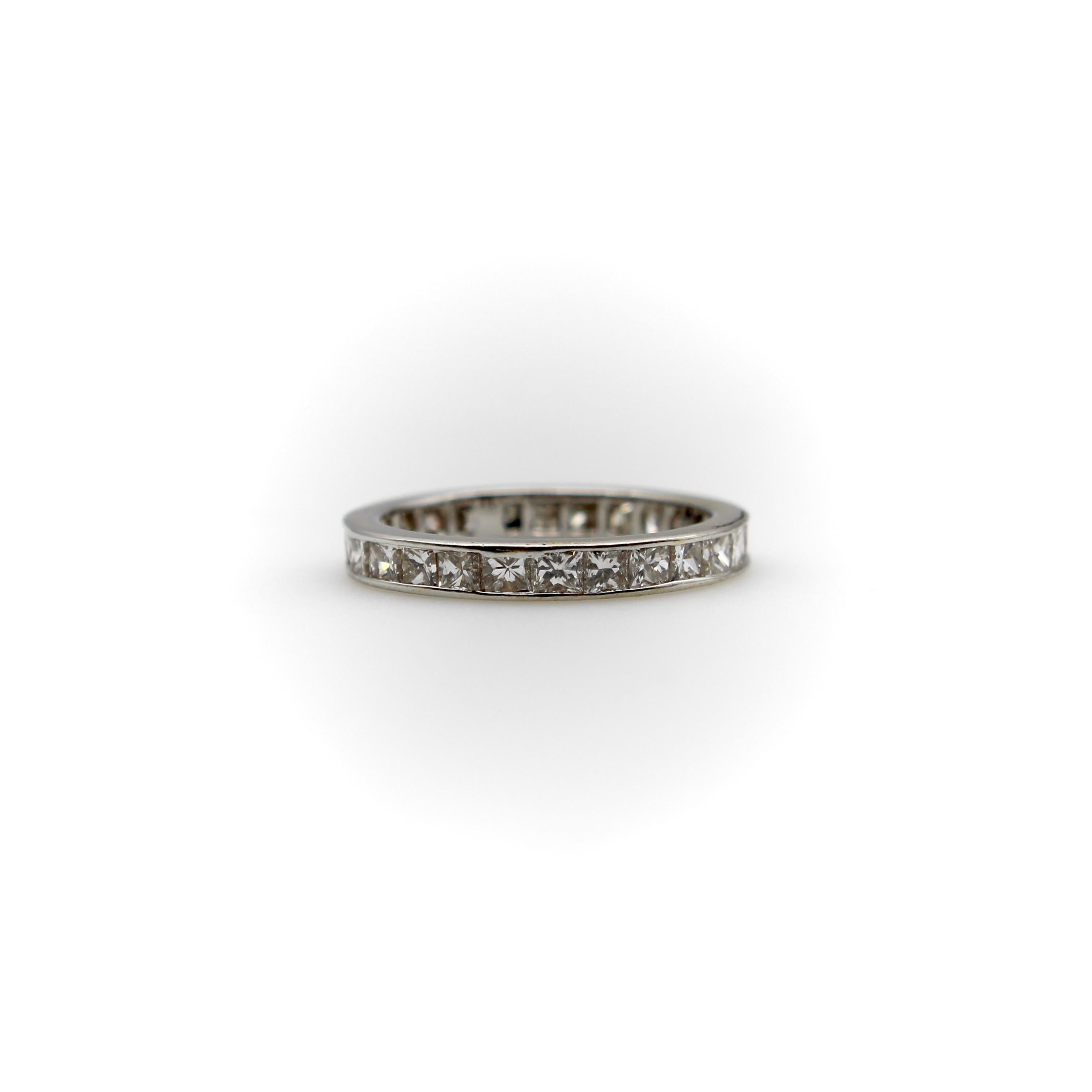 18 Karat Gold Eternity-Ring mit Diamant im Prinzessinnenschliff (Zeitgenössisch) im Angebot