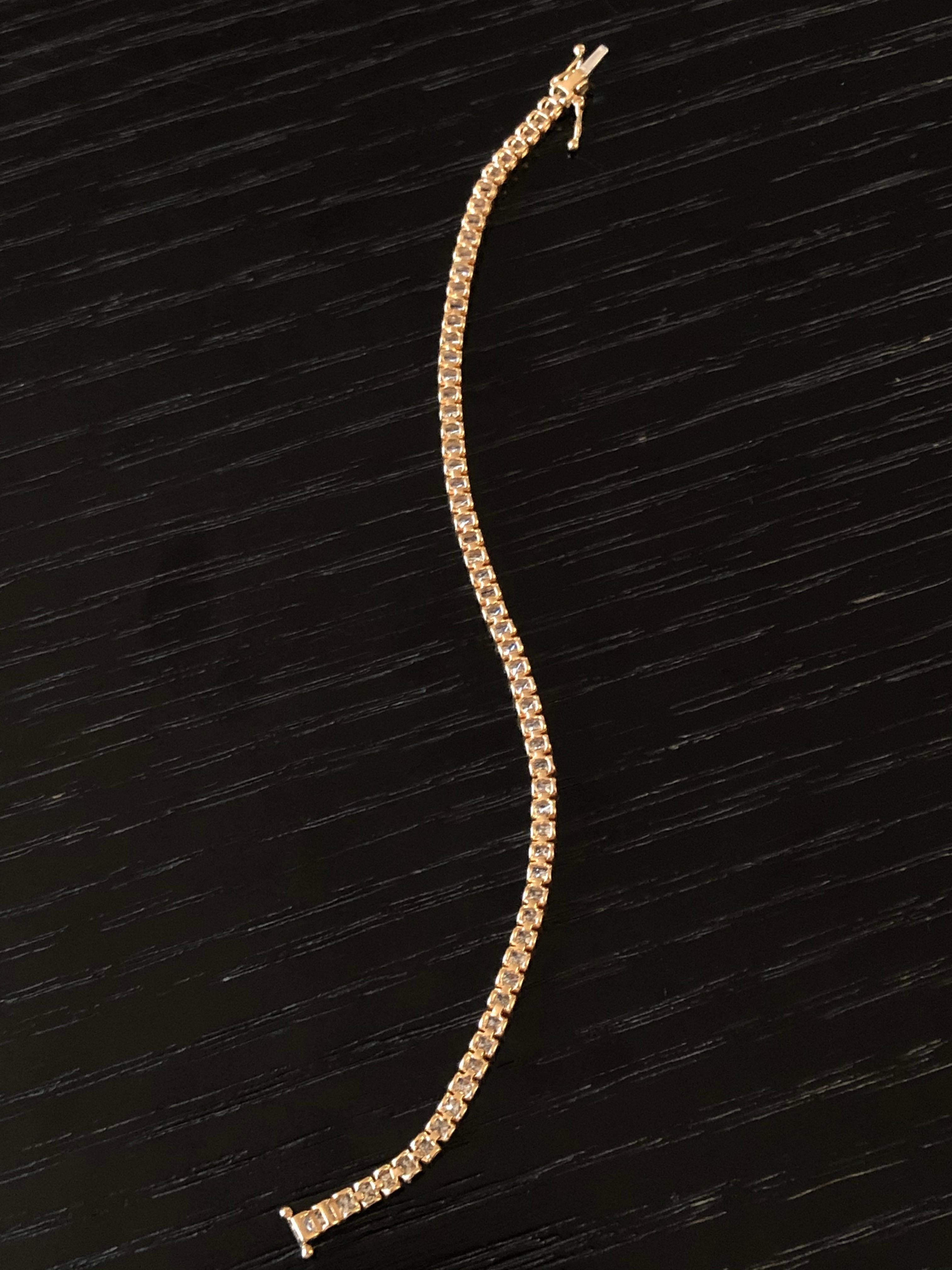 18 Karat Gold Prinzessinnenschliff Weißes Diamantarmband im Zustand „Neu“ im Angebot in New Delhi, Delhi