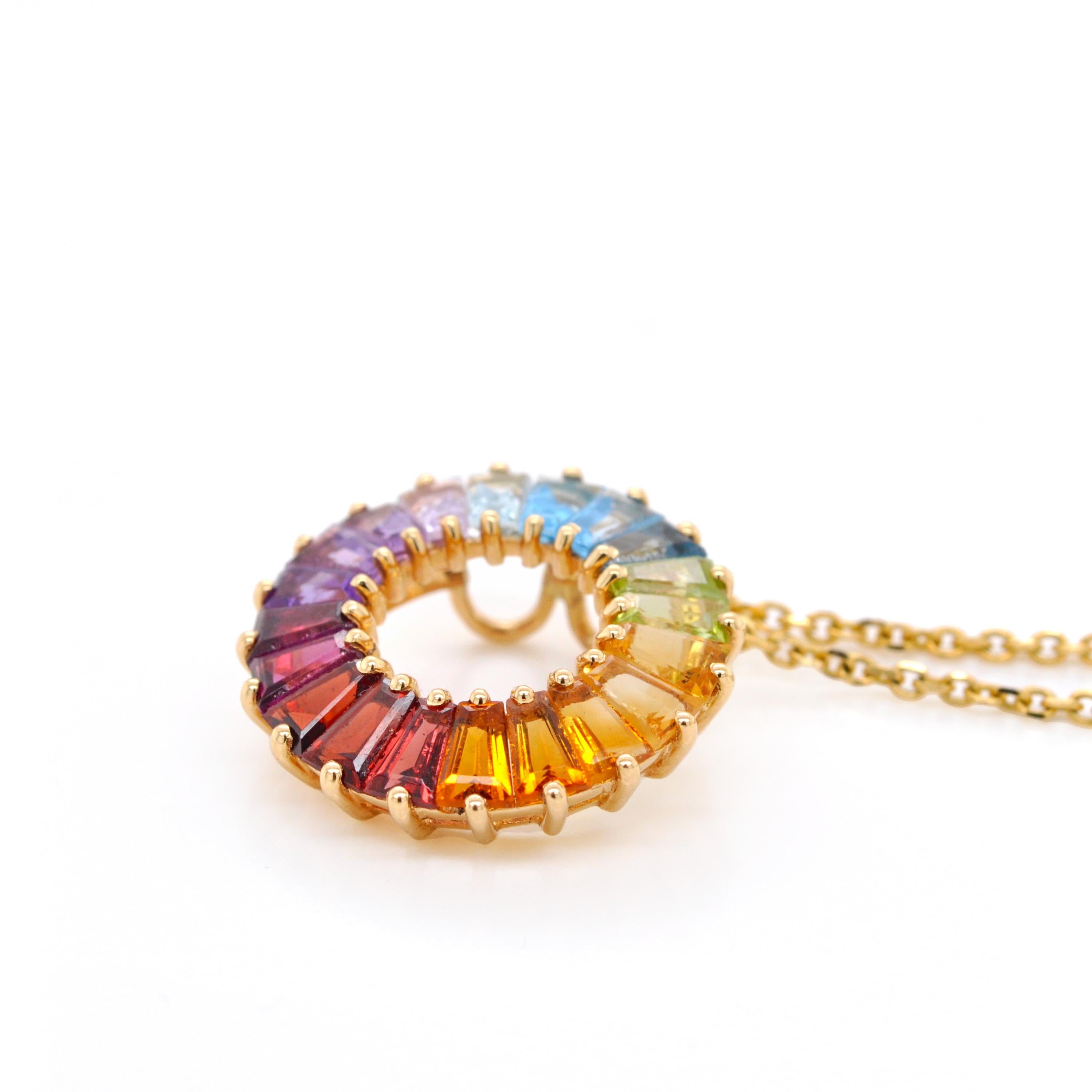 18K Gold Prong-set Tapered Baguette Rainbow Gemstones Circle Pendant Necklace In New Condition For Sale In Jaipur, Rajasthan