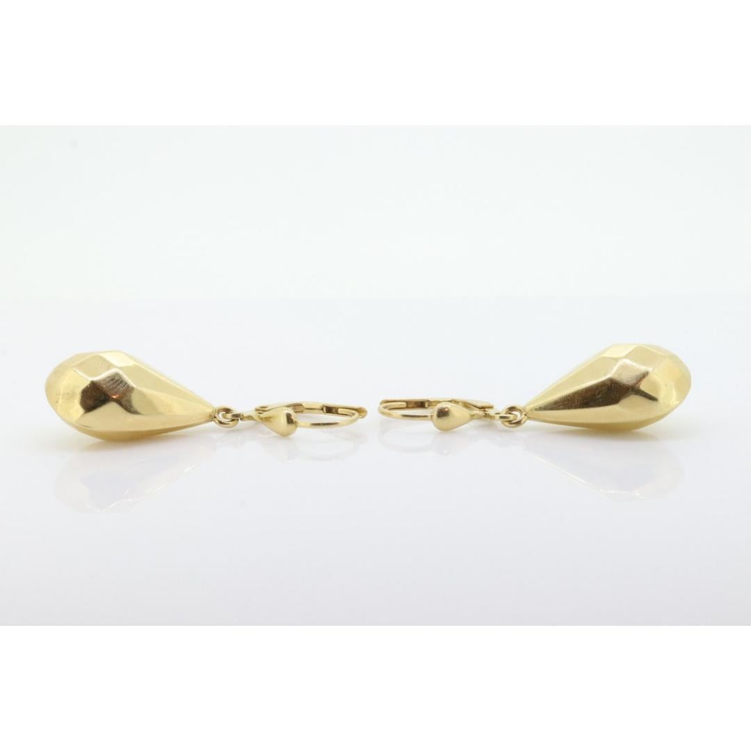 18k Gold Puffed Hollow Dangle Earrings. Glossy Geometric Drop earrings. In Good Condition For Sale In Port Charlotte, FL