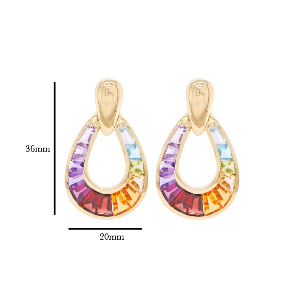 Taille navette Boucles d'oreilles pendantes en or 18K avec gouttes de pluie serties Channel Channel, arc-en-ciel et pierres baguettes. en vente