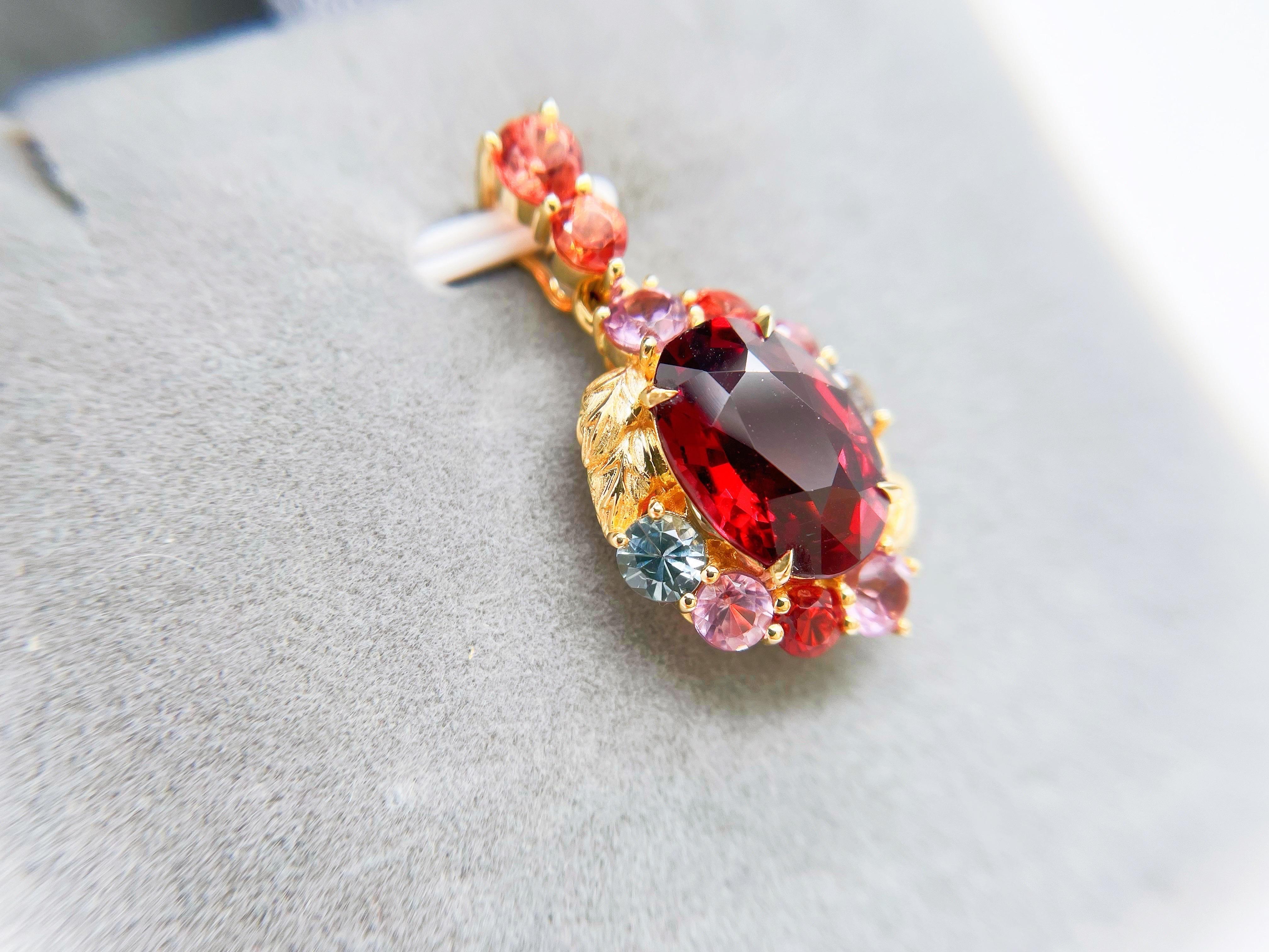 18K Gold Rare Red Garnet and Burma Spinels Pendant in Botanical Design In New Condition In Kowloon, HK