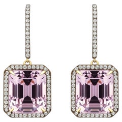 pendientes modernos rectangulares de oro de 18 quilates con kunzita viva natural y gancho de diamantes