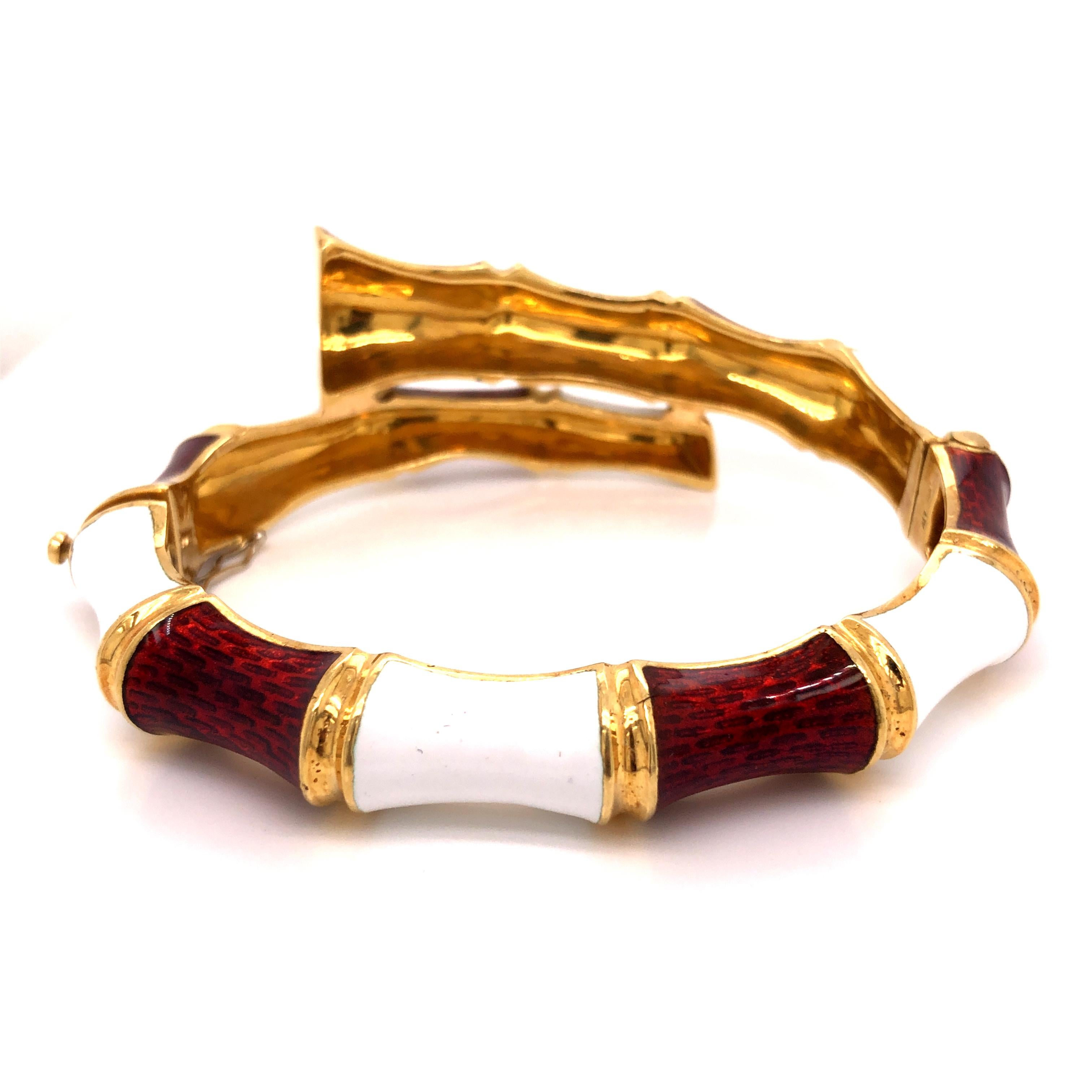 18 Karat Gold Red and White Enamel Bamboo Bracelet In Excellent Condition For Sale In New York, NY