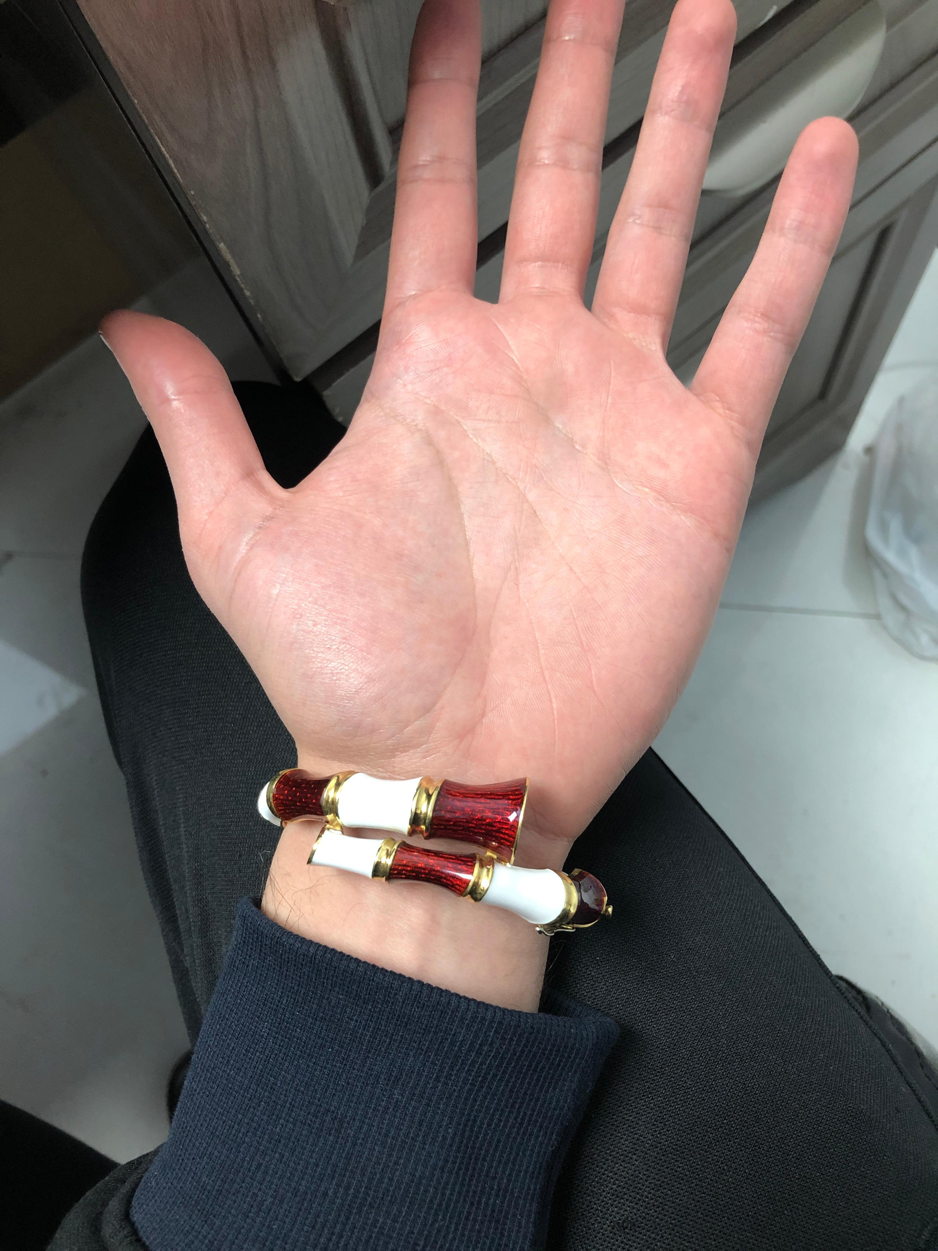 18 Karat Gold Red and White Enamel Bamboo Bracelet For Sale 1