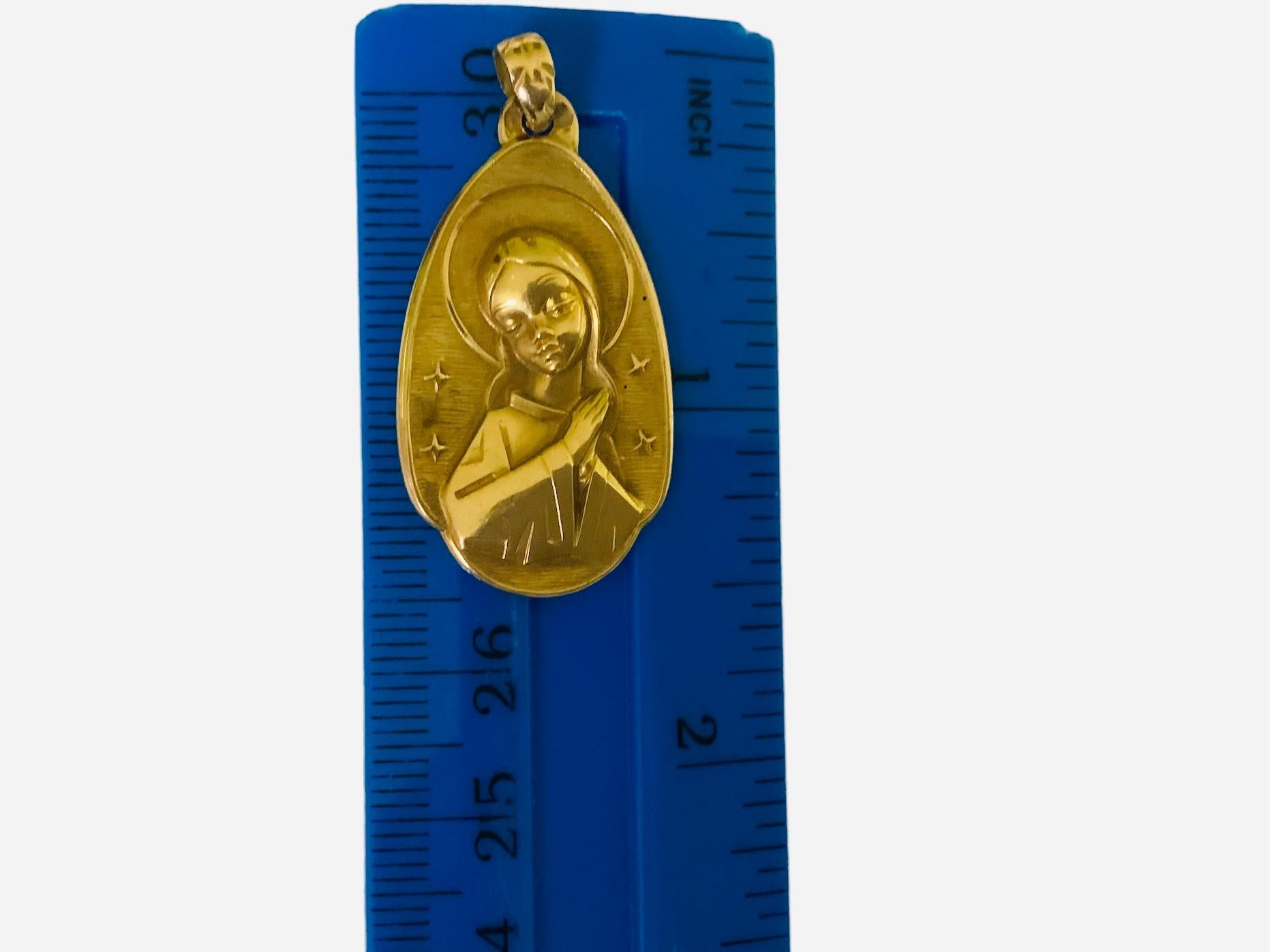 Ciondolo religioso in oro 18K in vendita 5