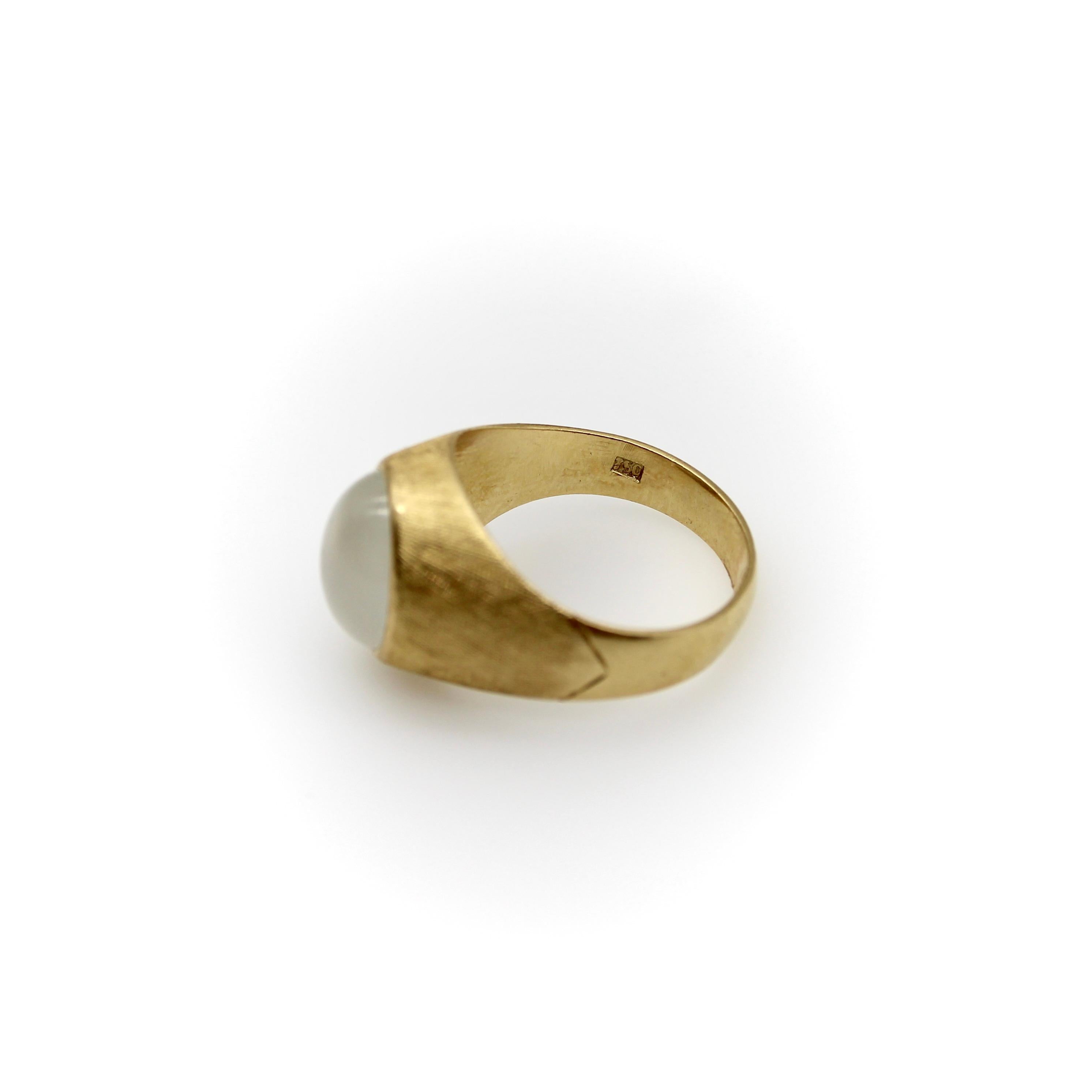 18K Gold Retro Tiffany & Co. Moonstone Ring  In Good Condition In Venice, CA