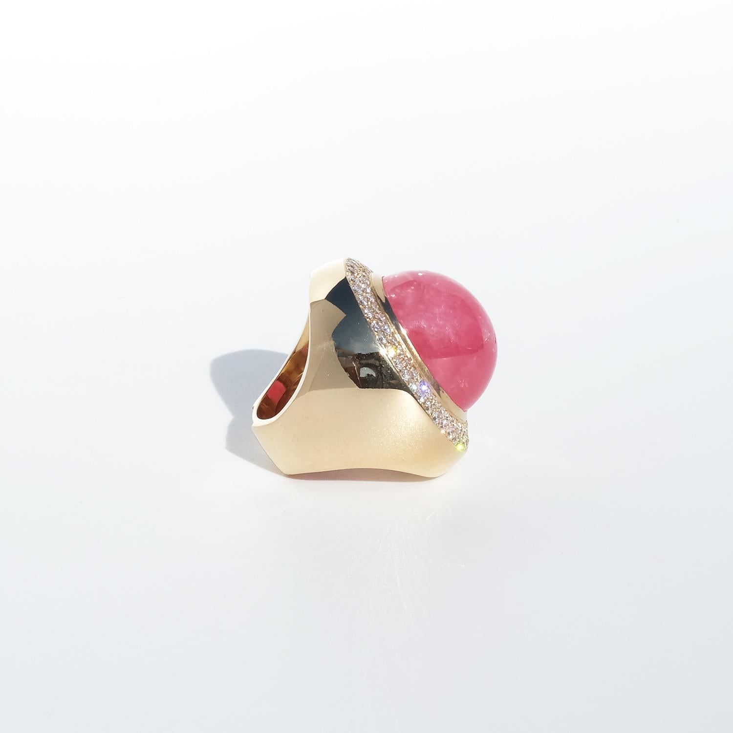 Horacio Ramires Achinelli, bague en or 18 carats, rhodochrosite et diamants, 50 g Unisexe en vente