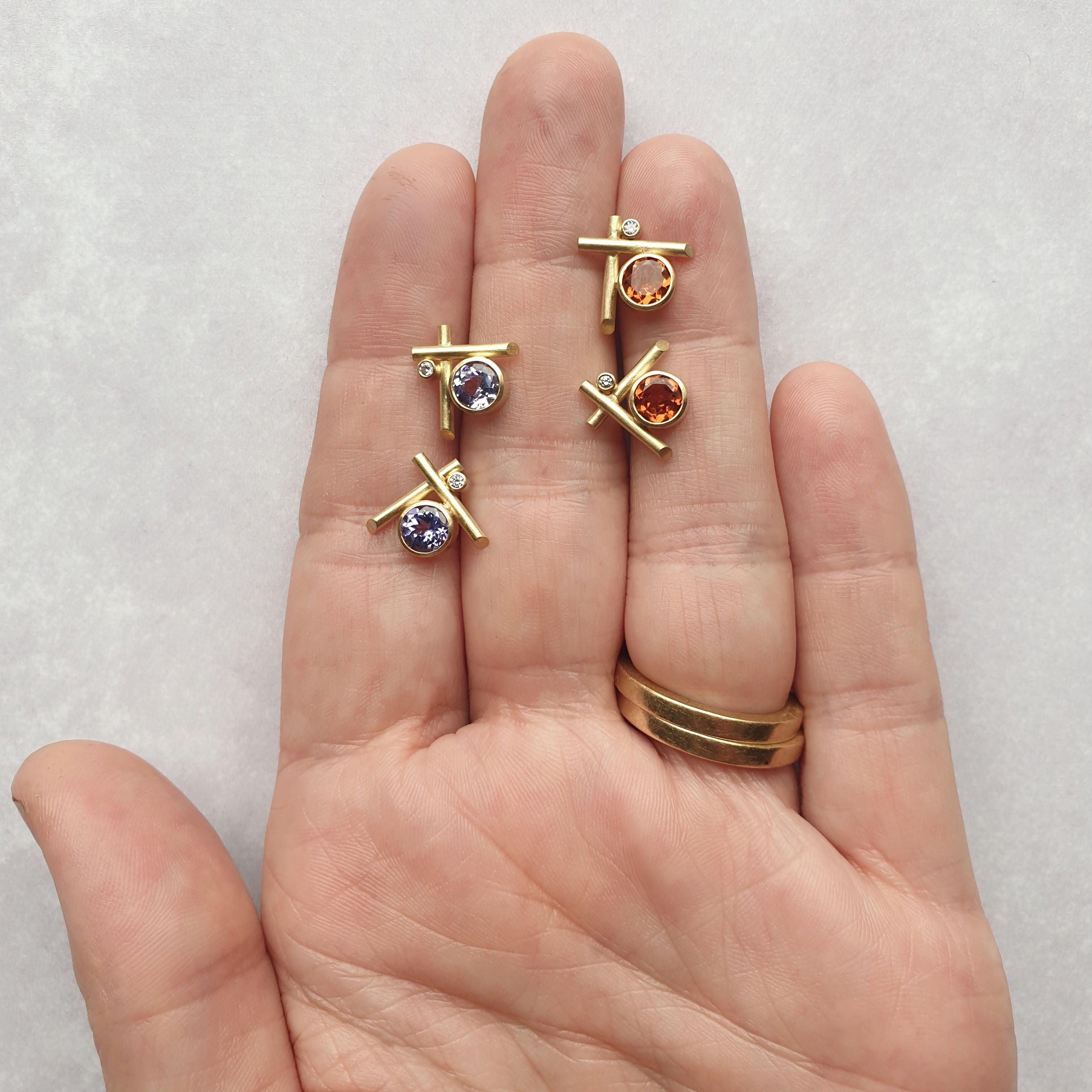 Contemporary 18 Karat Gold, Rhodolite Garnet, and Diamond Crisscross Stud Pierced Earrings For Sale