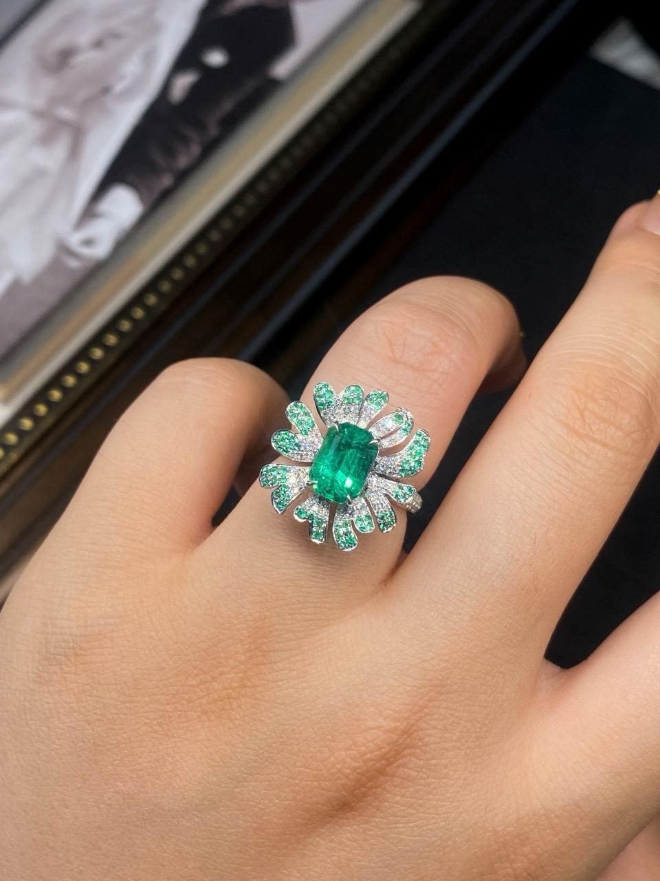 18K Gold Ring 2.09ct Smaragd Diamant Edelstein Haute Joaillerie im Zustand „Neu“ im Angebot in Kowloon, HK