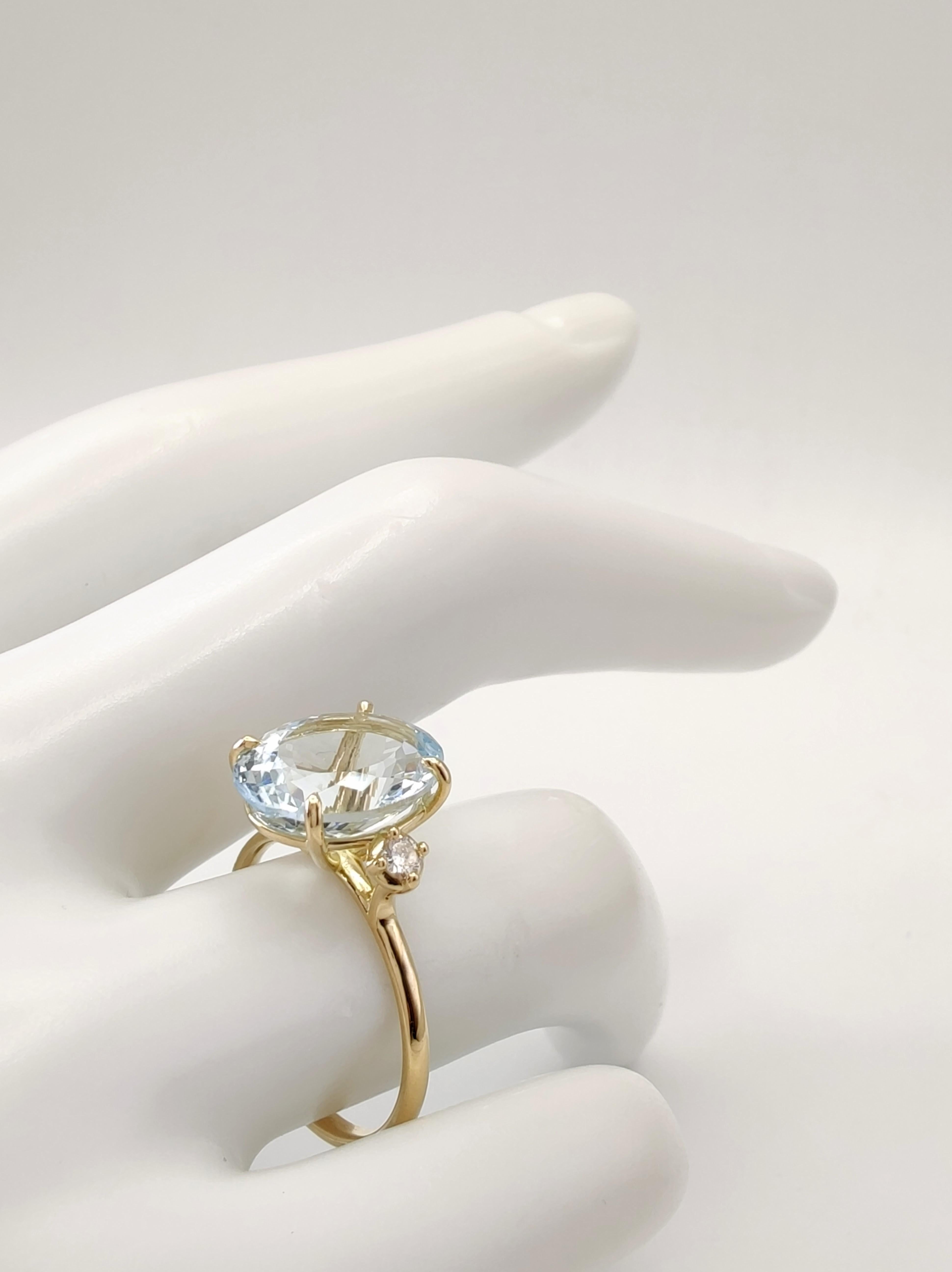 Contemporary 18K Gold Ring Aquamarine and Diamonds for weddings, engagements, proposals gifts