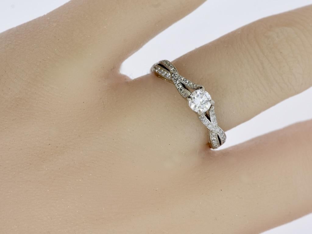 18K Gold Ring by Tacori with 0.66 cts. of Fine Diamonds. In Excellent Condition For Sale In Aspen, CO