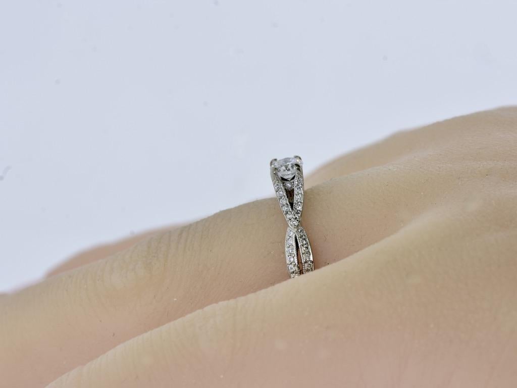 Women's or Men's 18K Gold Ring by Tacori with 0.66 cts. of Fine Diamonds. For Sale