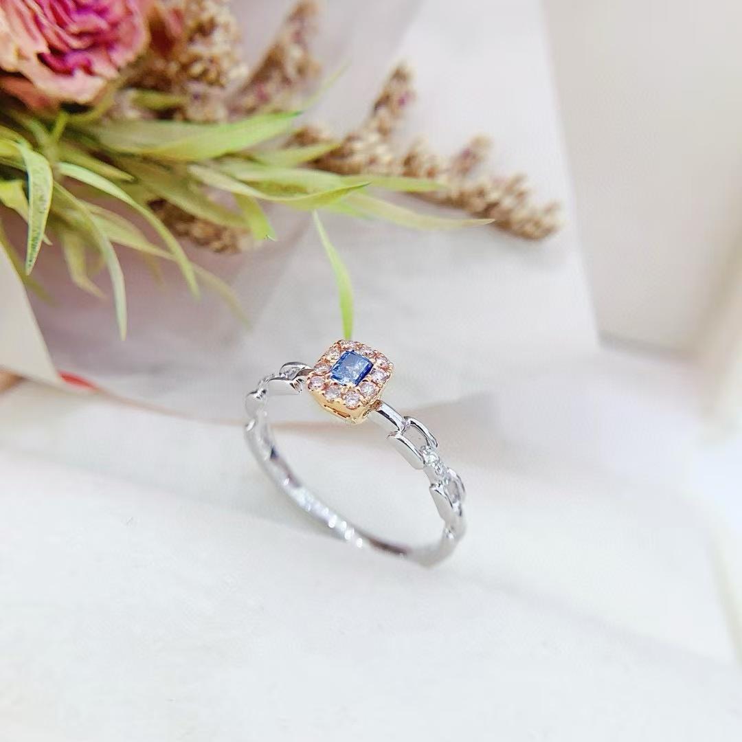 Modern 18K Gold Ring Cushion - cut Blue Diamond with Chain Element For Sale
