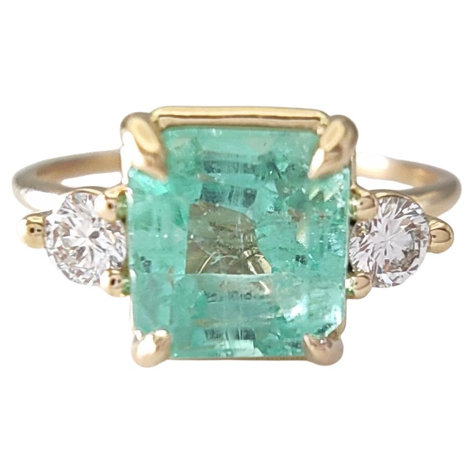 18K Gold Ring Emerald and Diamonds Classic Minimalist for Your Everyday ...