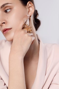 Ribbon Cocktail Ring In 18K Yellow Gold