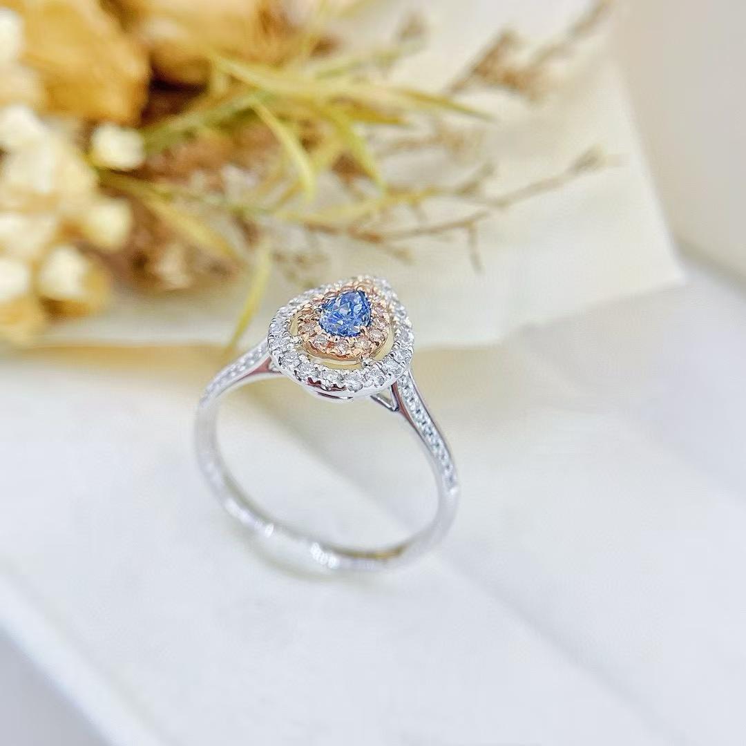 18K Gold Ring Rare Teardrop Cut Blue Diamond Encircled by Dazzling Halo In New Condition For Sale In Kowloon, HK