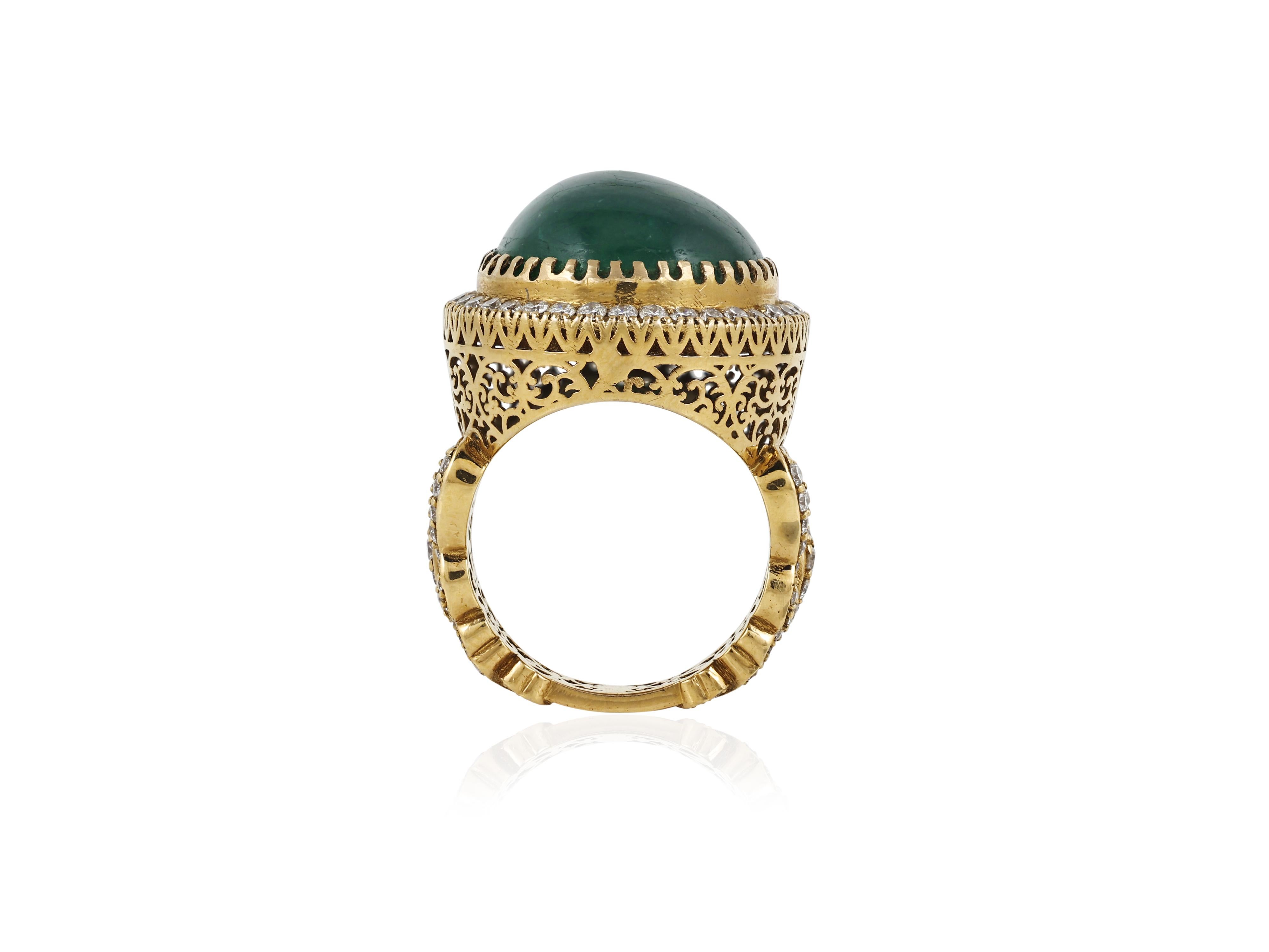 Bague en or 18K sertie d'un cabochon d'émeraude naturelle de 18 ct et de diamants naturels Neuf - En vente à Bangkok,, TH