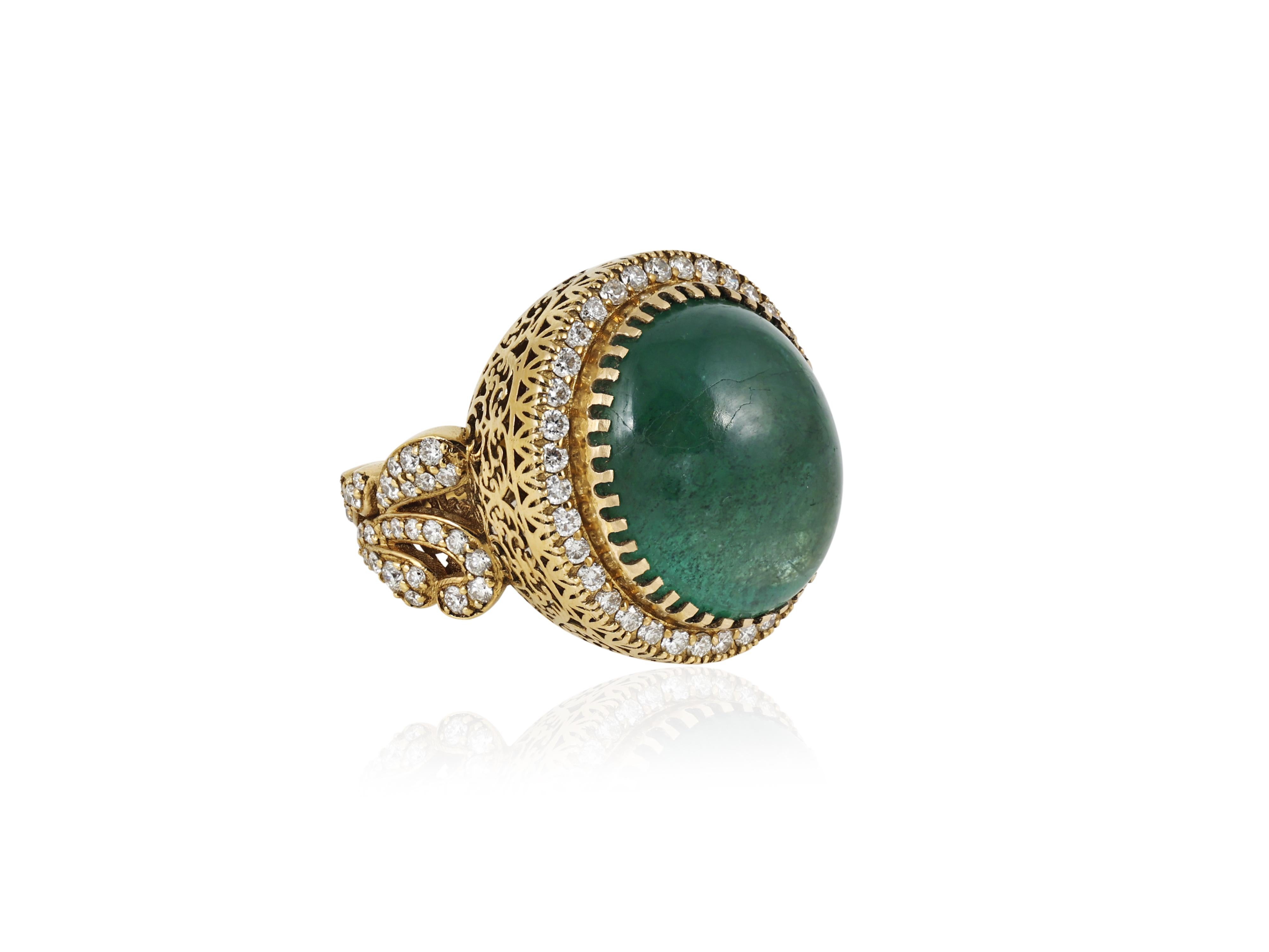 Bague en or 18K sertie d'un cabochon d'émeraude naturelle de 18 ct et de diamants naturels Unisexe en vente
