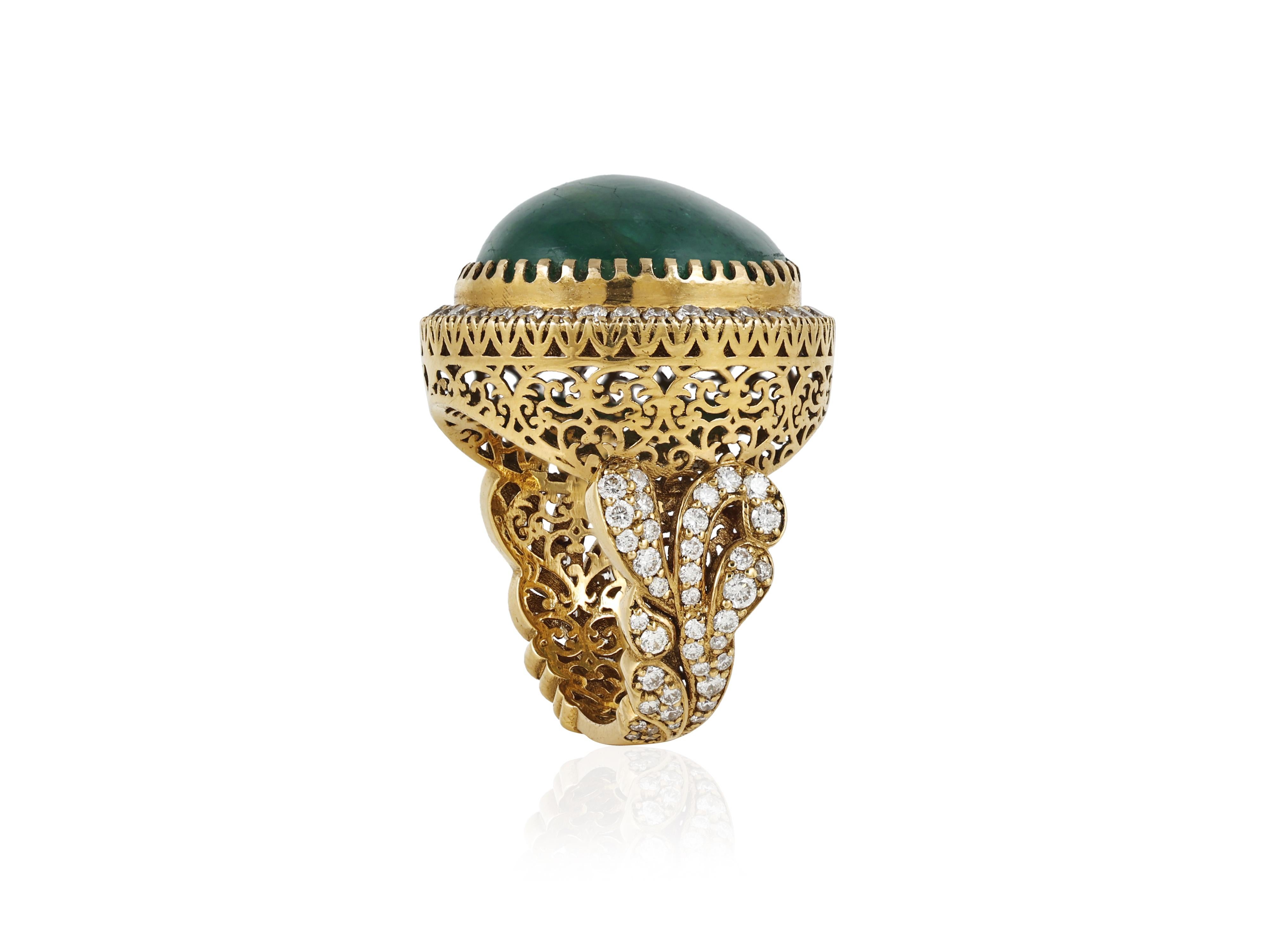 Bague en or 18K sertie d'un cabochon d'émeraude naturelle de 18 ct et de diamants naturels en vente 2
