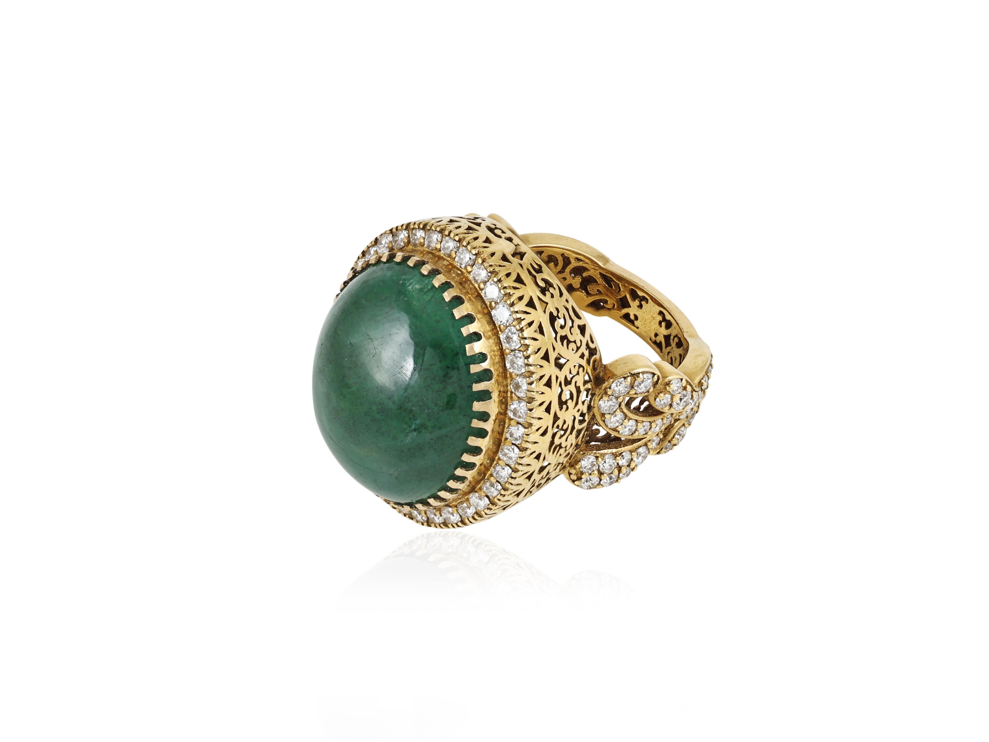 Bague en or 18K sertie d'un cabochon d'émeraude naturelle de 18 ct et de diamants naturels en vente 4