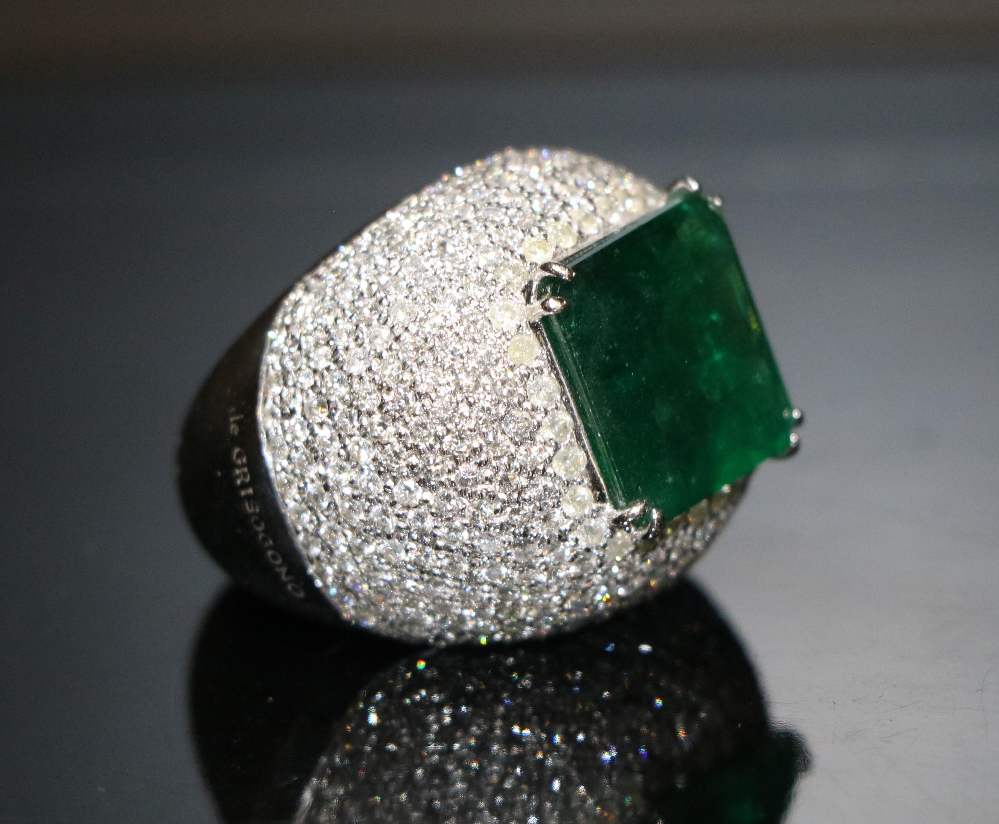 Taille émeraude Bague en or 18K sertie d'émeraudes et de diamants en vente