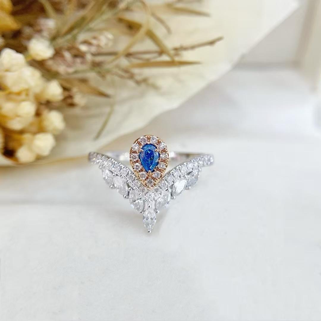 Marquise Cut 18K Gold Ring Teardrop Shaped Blue Diamond with V Shaped Marquise Design For Sale