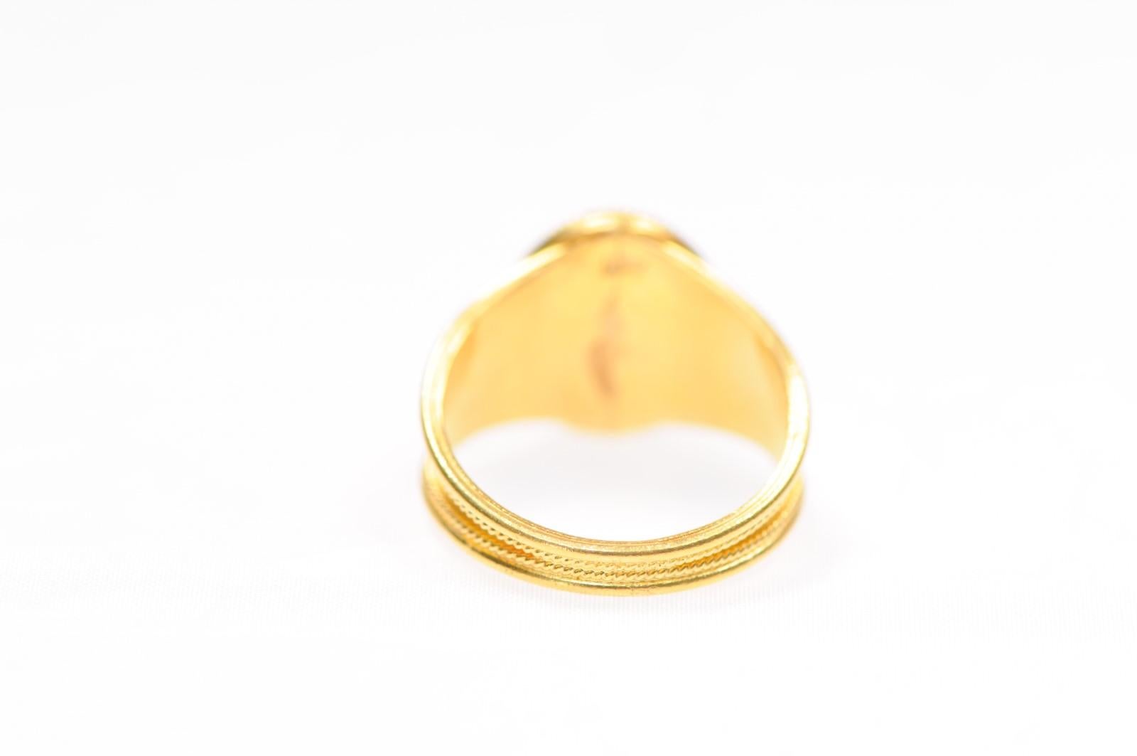 18K Gold Ring w Venus Intaglio In Excellent Condition For Sale In Atlanta, GA