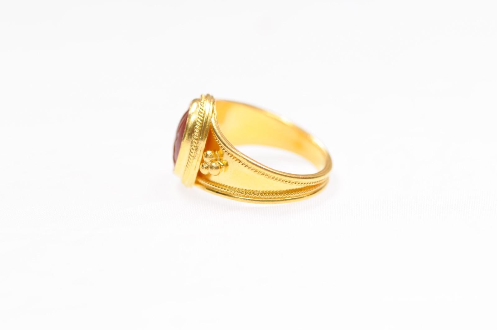 Women's or Men's 18K Gold Ring w Venus Intaglio For Sale