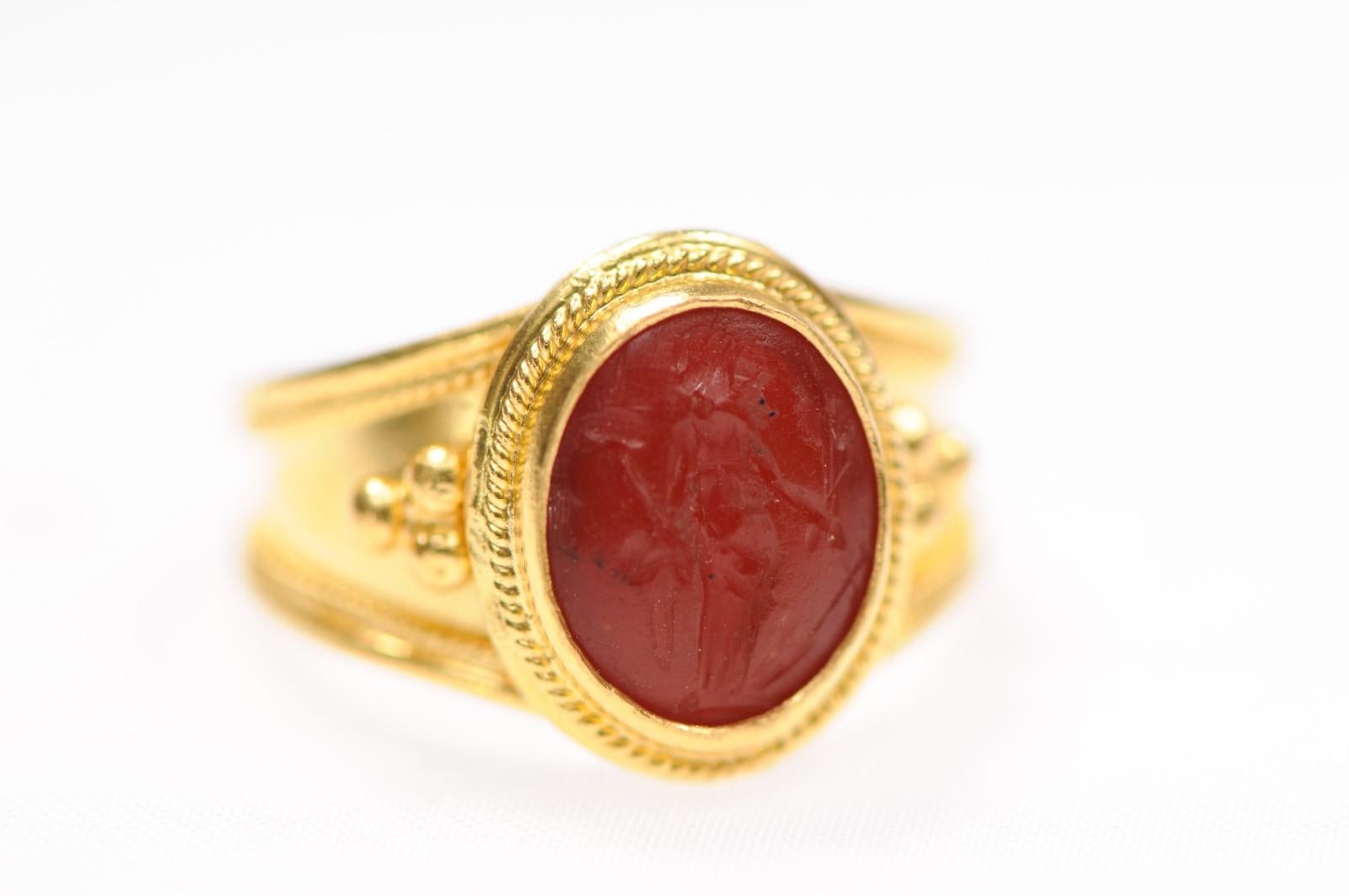 18K Gold Ring w Venus Intaglio For Sale 1