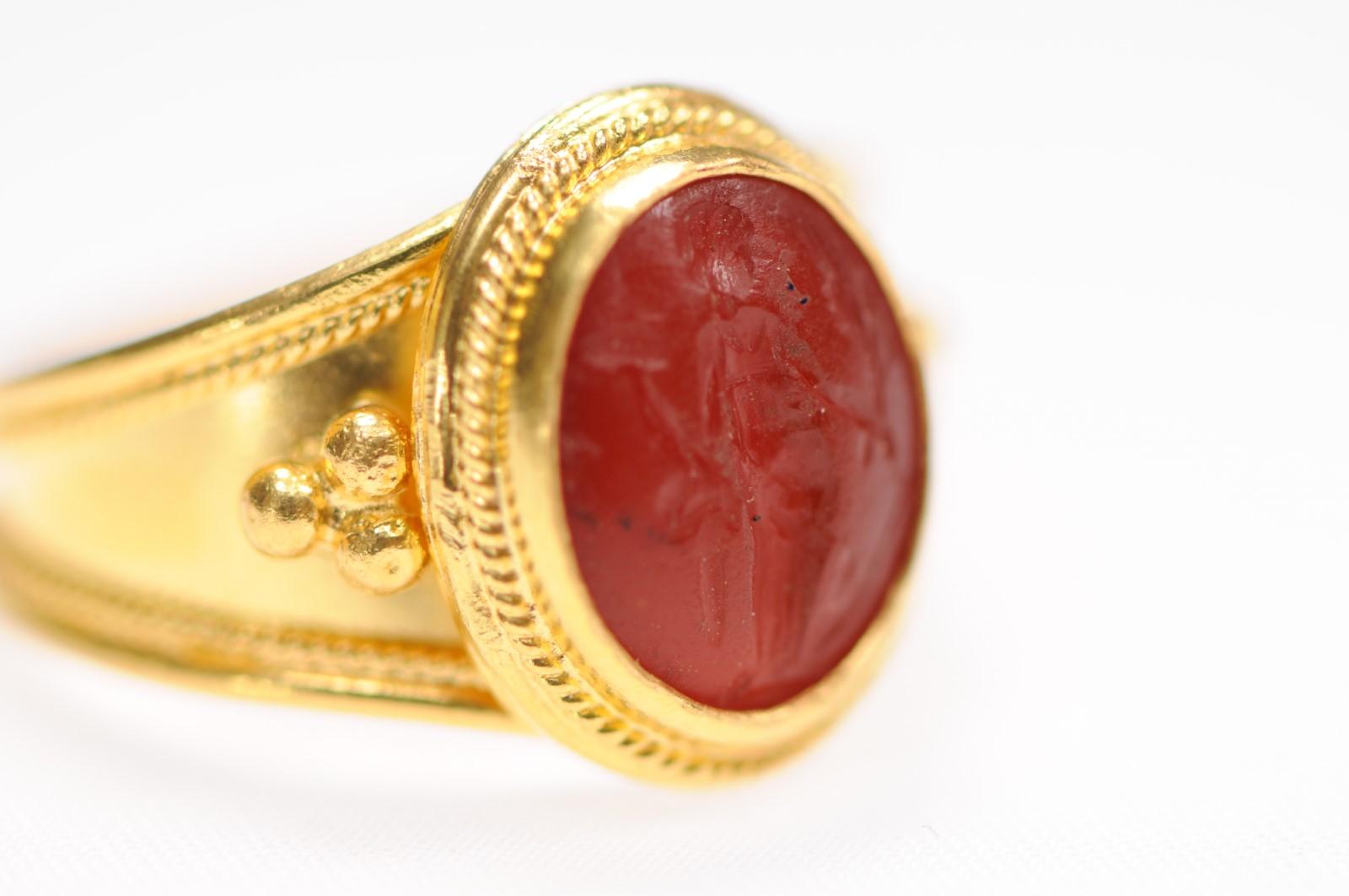 18K Gold Ring w Venus Intaglio For Sale 2